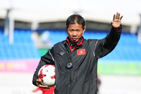 HLV Hoang Anh Tuan tai xuat cung U18 Viet Nam hinh anh