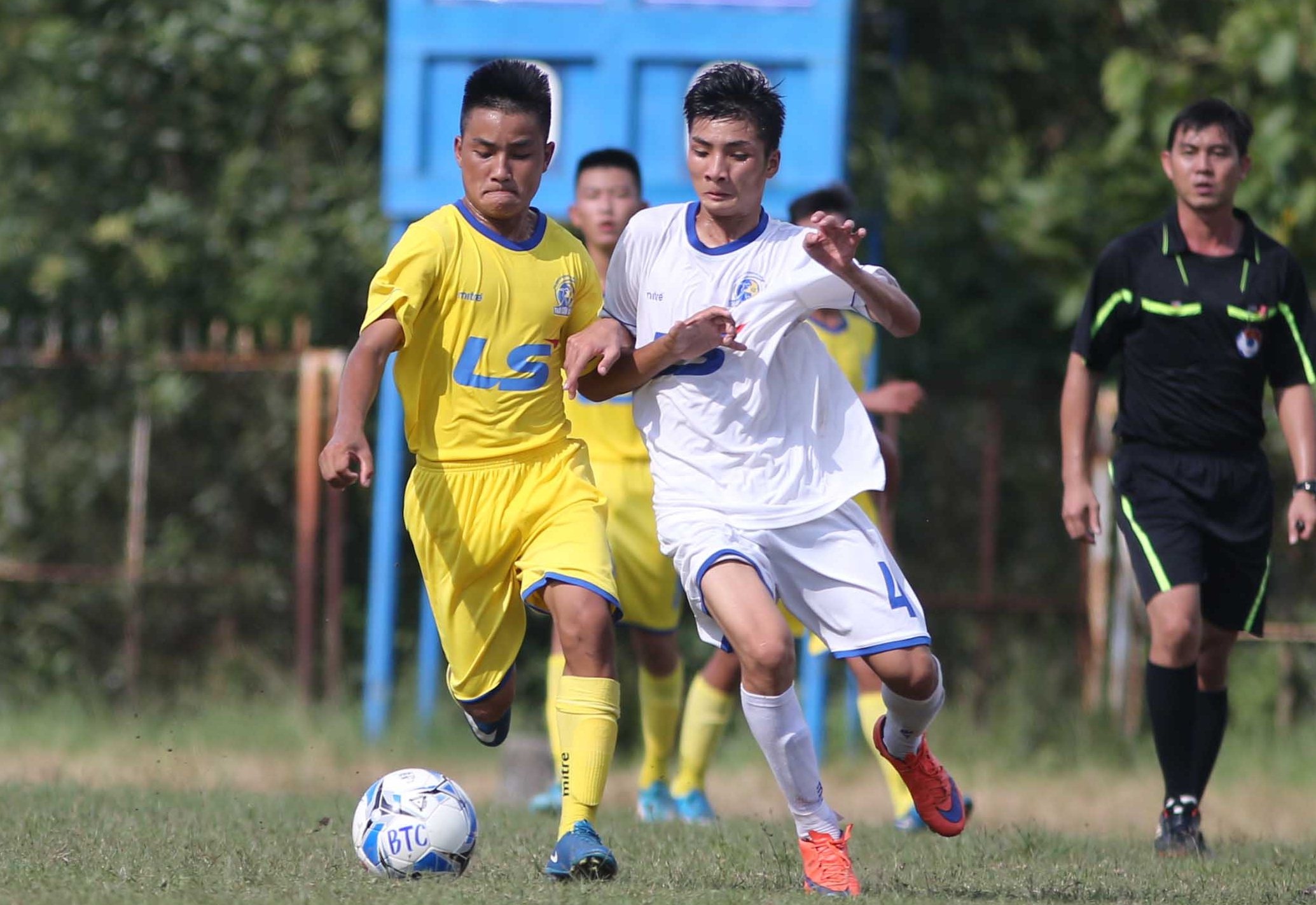 HAGL bi truat ngoi o giai U15 quoc gia hinh anh