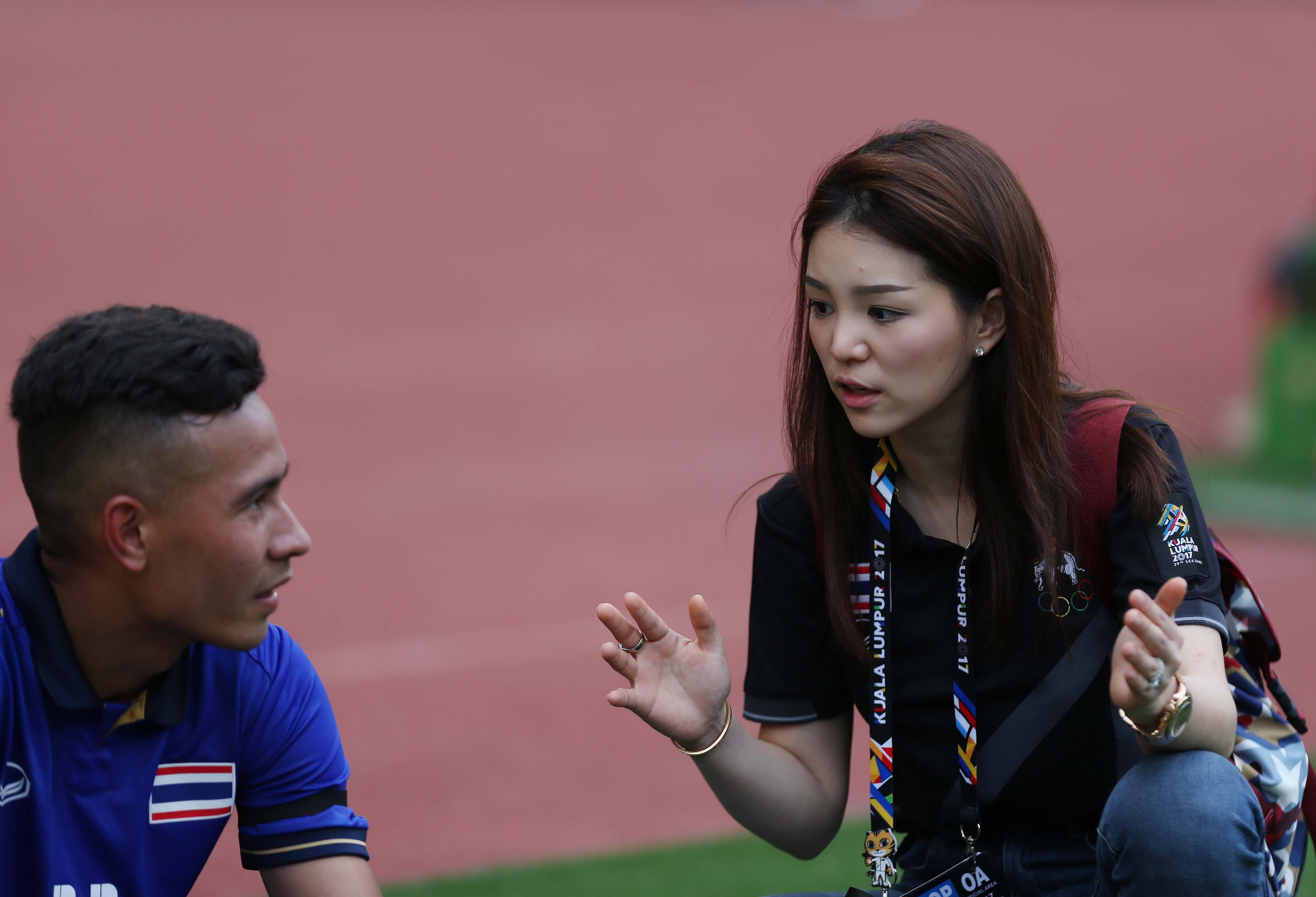 Nu truong doan an can dong vien cau thu U22 Thai Lan hinh anh