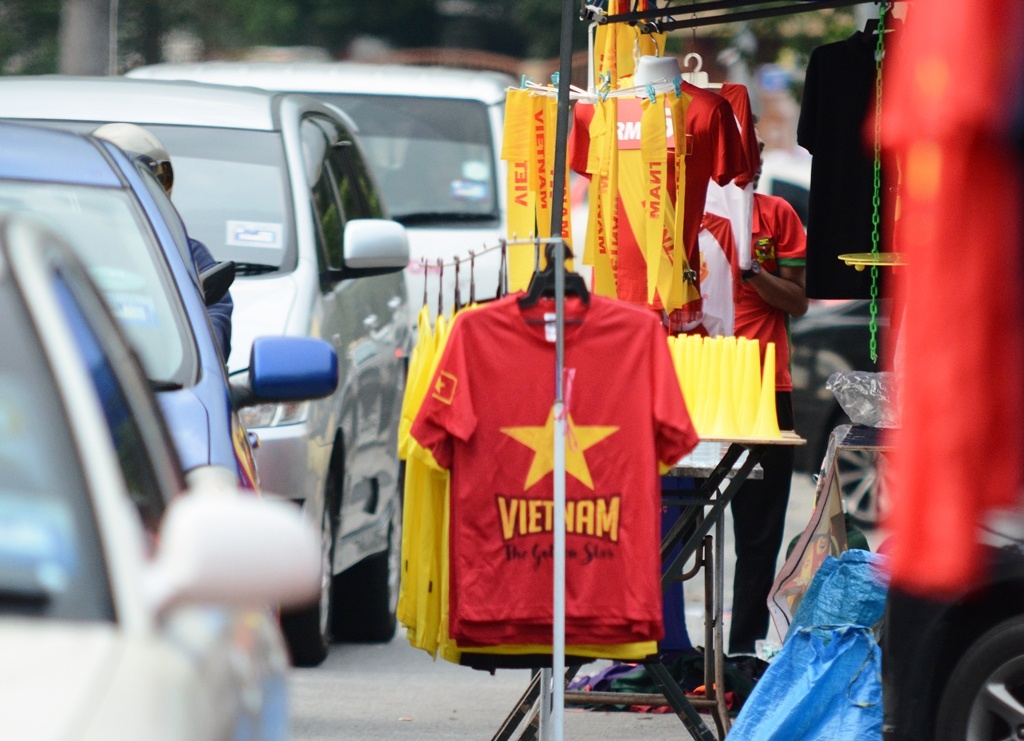 Nguoi Malaysia ban ao dau co dong anh 1