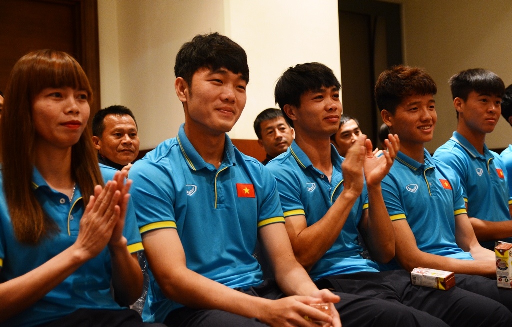 U22 Viet Nam nhan tien thuong toi 16/8 anh 1