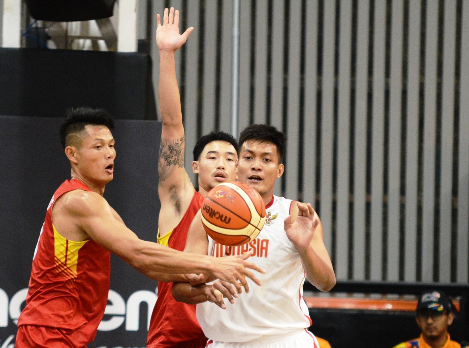 Tuyen bong ro Viet Nam thua Indonesia anh 5