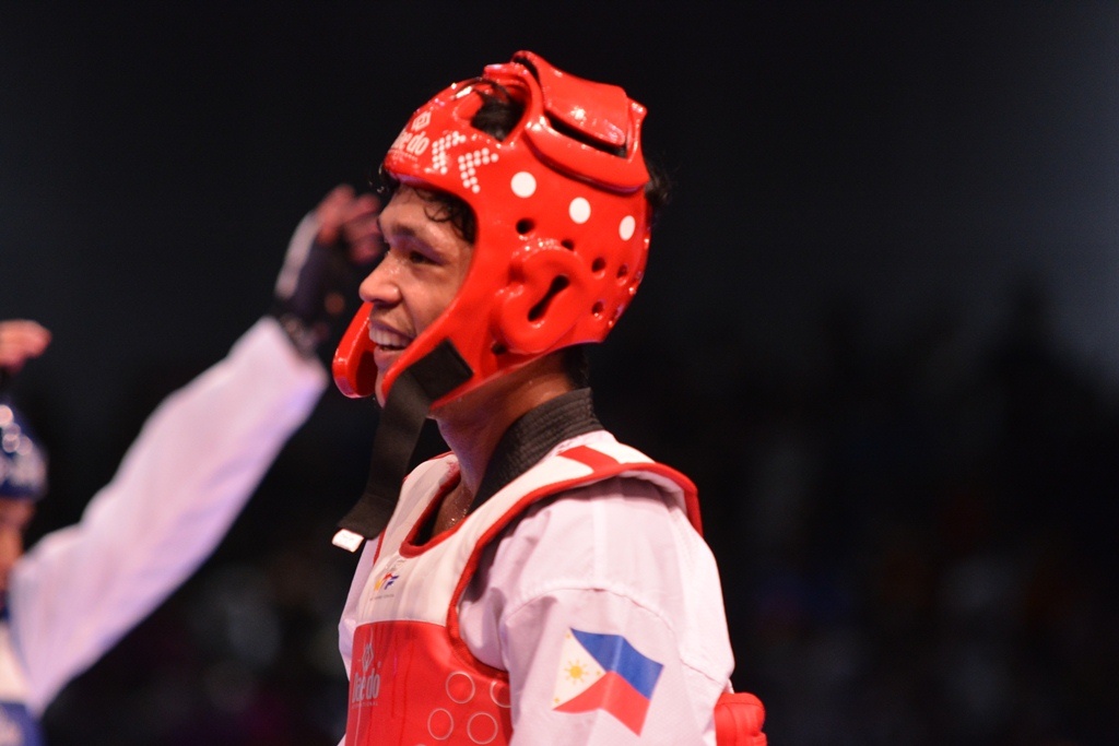 Trong tai xu ep trang tron giup VDV Malaysia gianh HCV taekwondo hinh anh