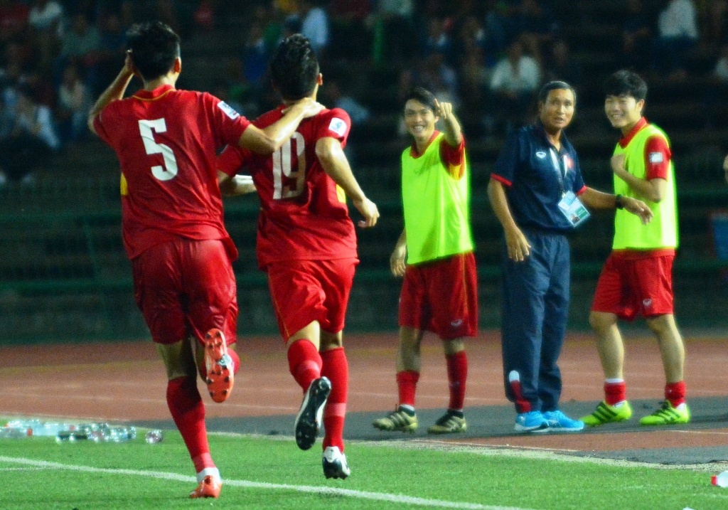 Tuyen Viet Nam thang Campuchia 2-1 anh 8