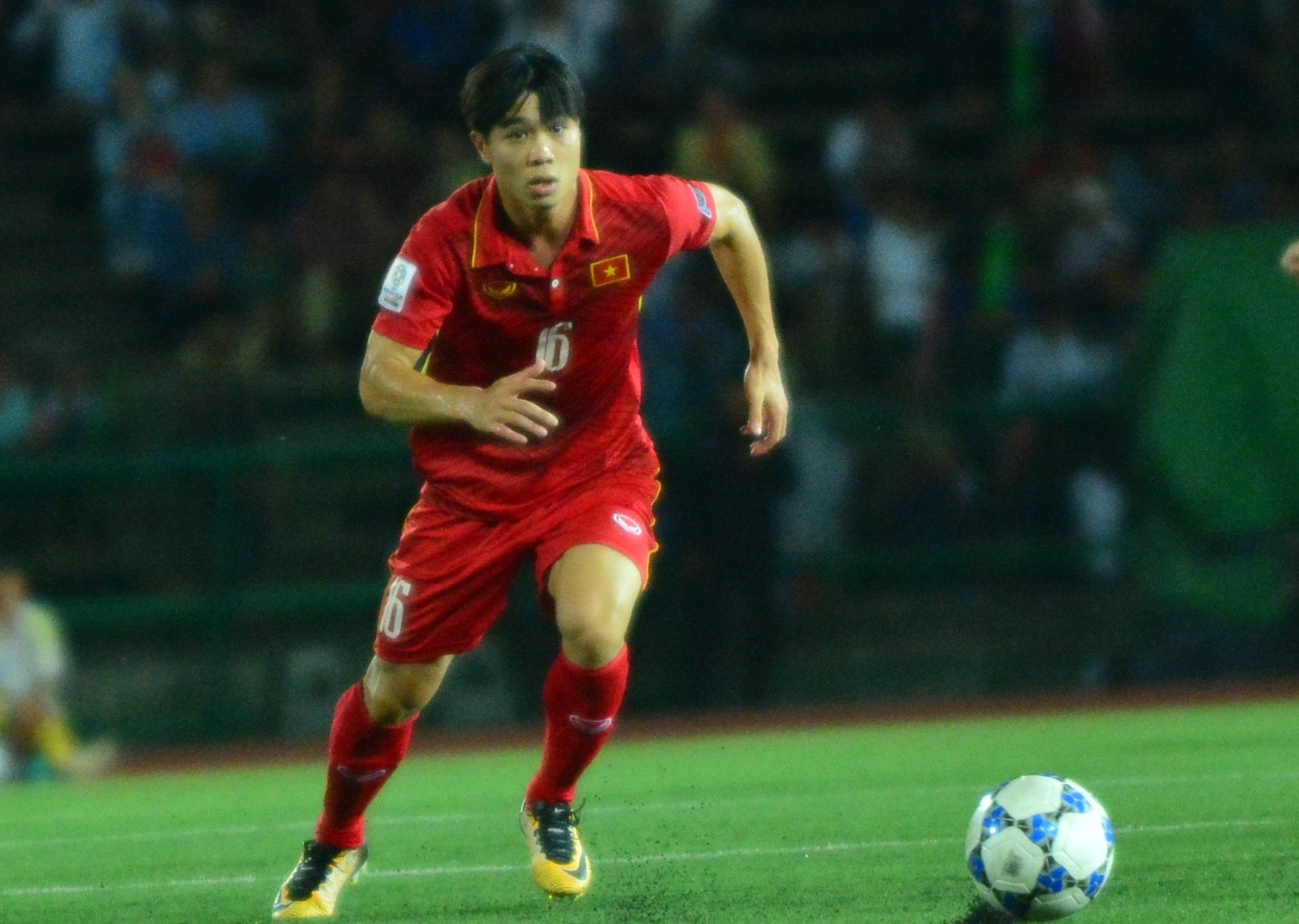Cong Phuong lu mo truoc Quang Hai hinh anh
