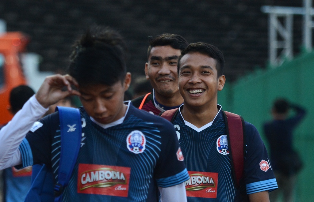 Ven man bi mat bong da Campuchia hinh anh