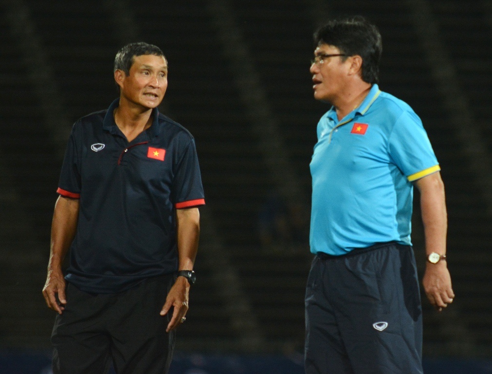 Lanh dao VFF dong vien tuyen Viet Nam truoc khi gap Campuchia hinh anh