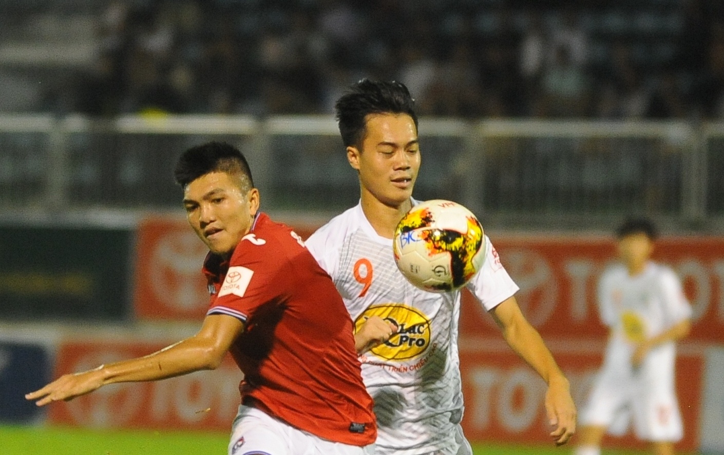 HAGL thang hoa du khong co Tuan Anh, Van Thanh hinh anh