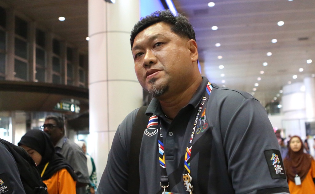 HLV vo dich SEA Games cua Thai Lan tu nguyen nhuong chuc hinh anh