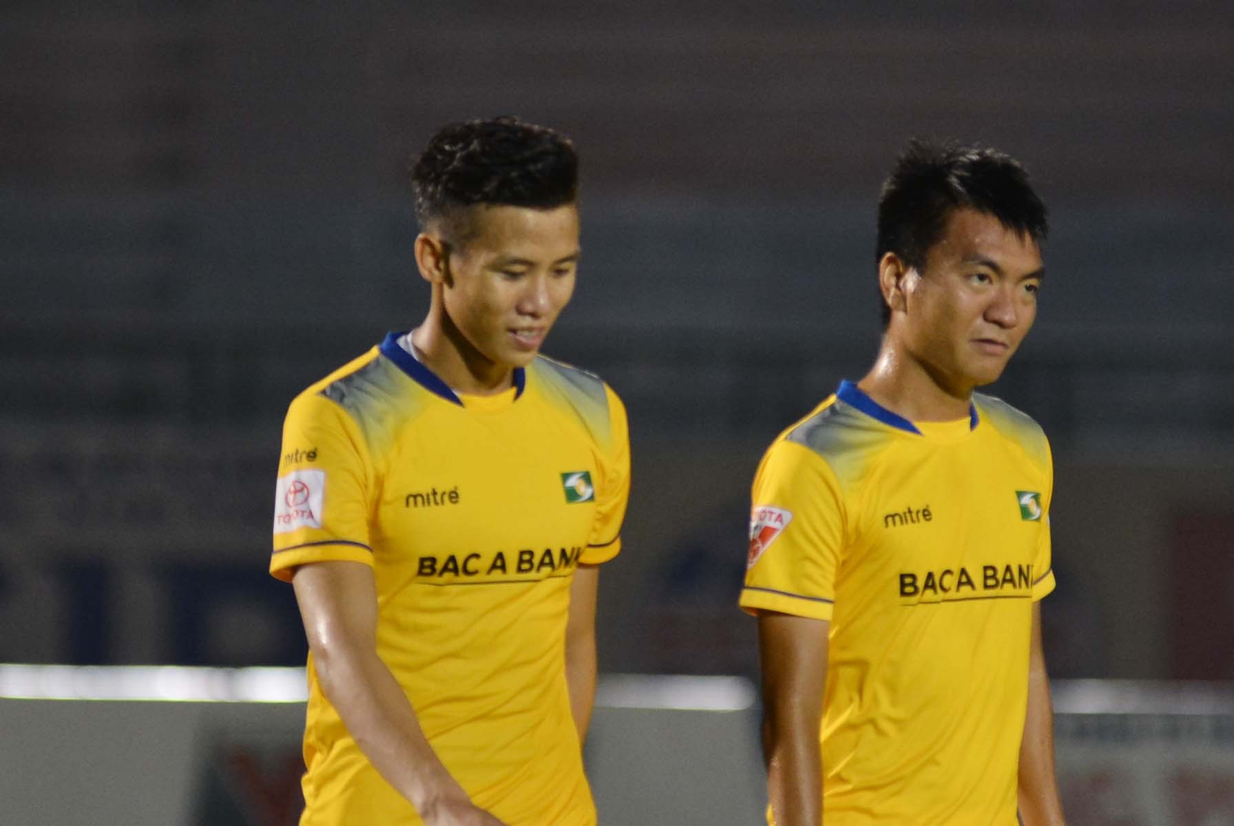 Tran Binh Duong vs SLNA chieu 19/9 anh 8