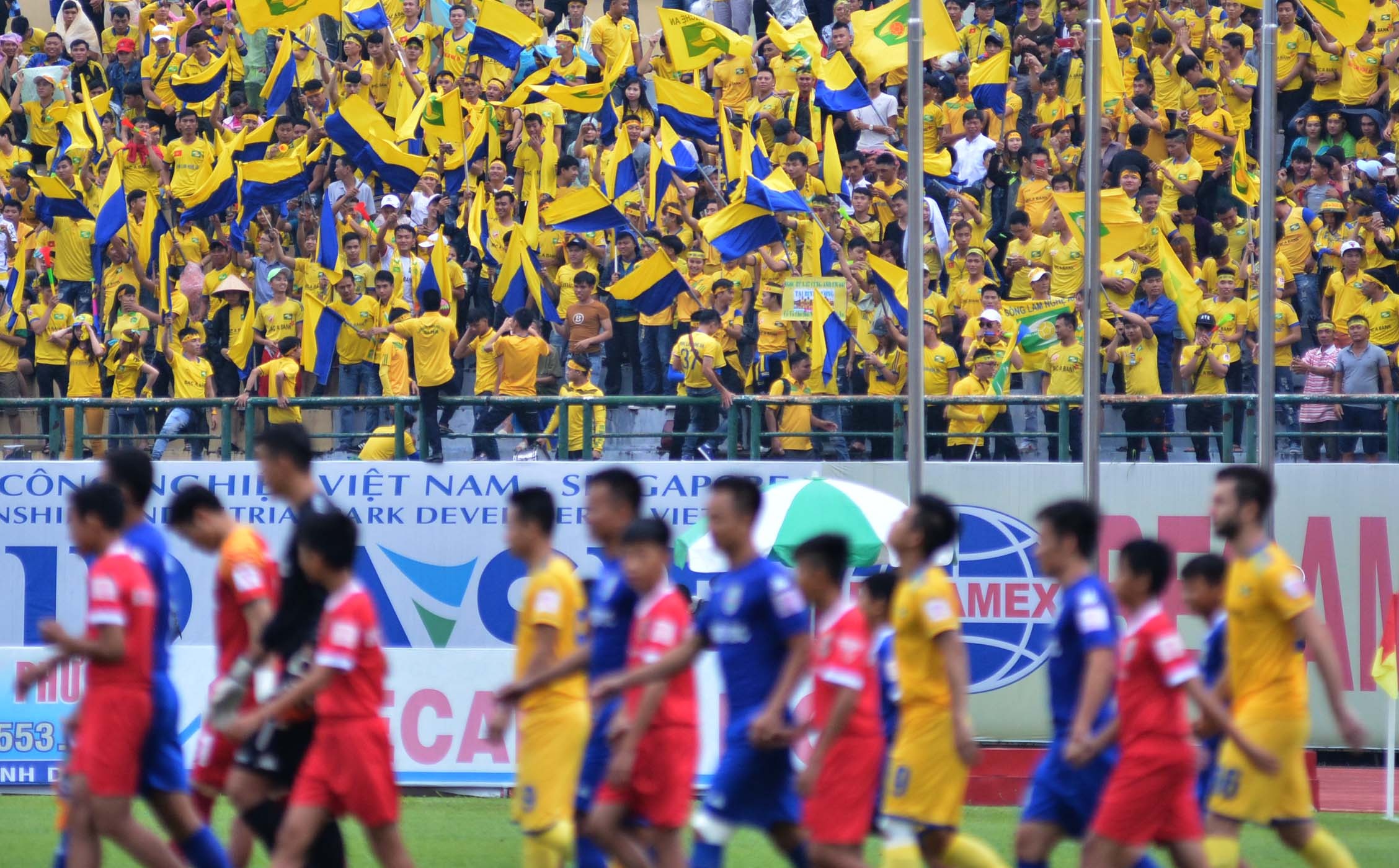 Tran Binh Duong vs SLNA chieu 19/9 anh 1