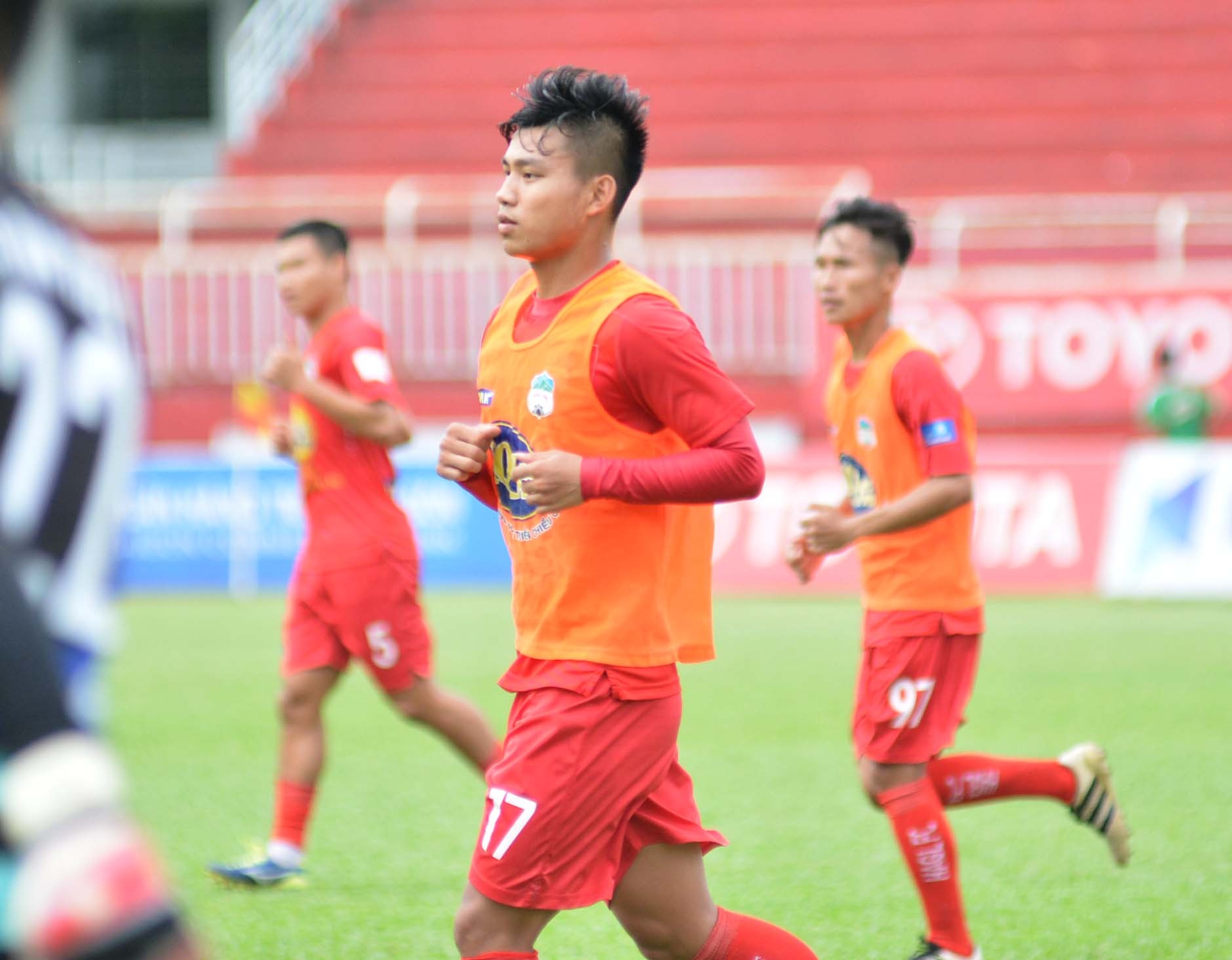 HAGL để Văn Thanh đá tiền đạo ảnh 2 HAGL de Van Thanh da tien dao anh 2