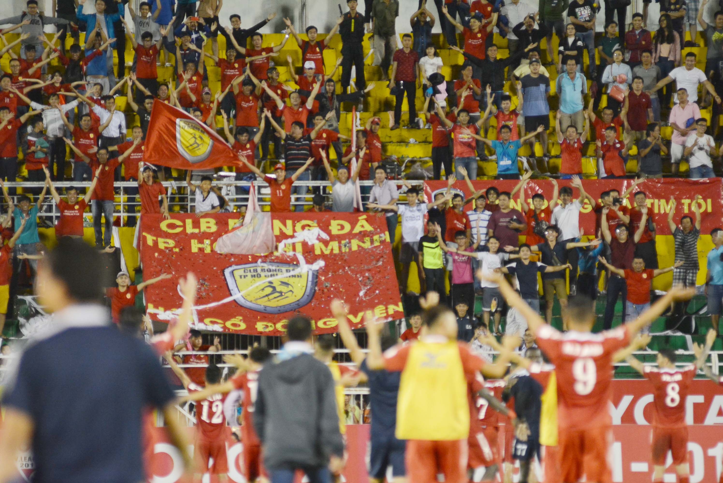 Cong Vinh bat tay voi Cong Phuong anh 2