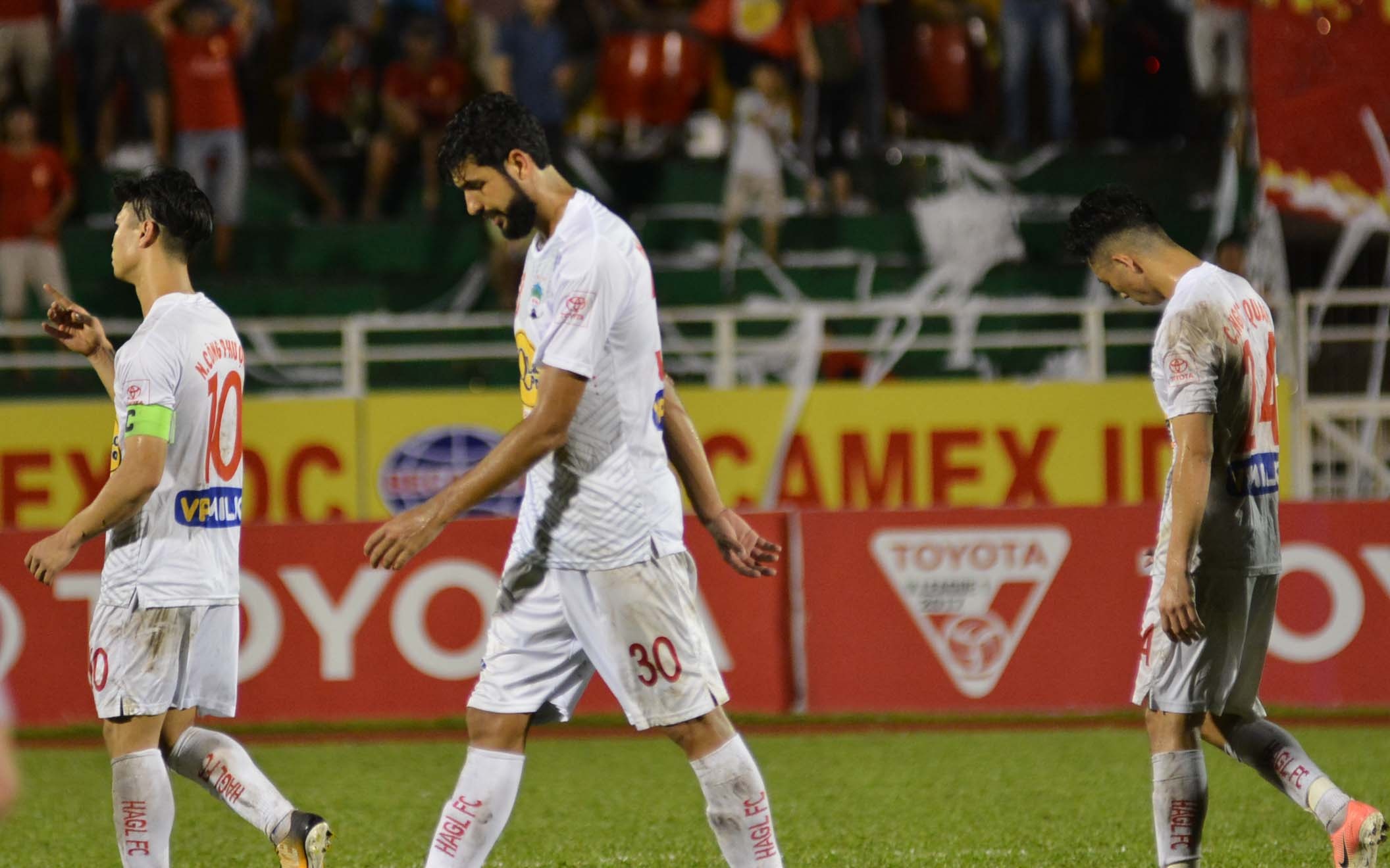 Cong Vinh bat tay voi Cong Phuong anh 7