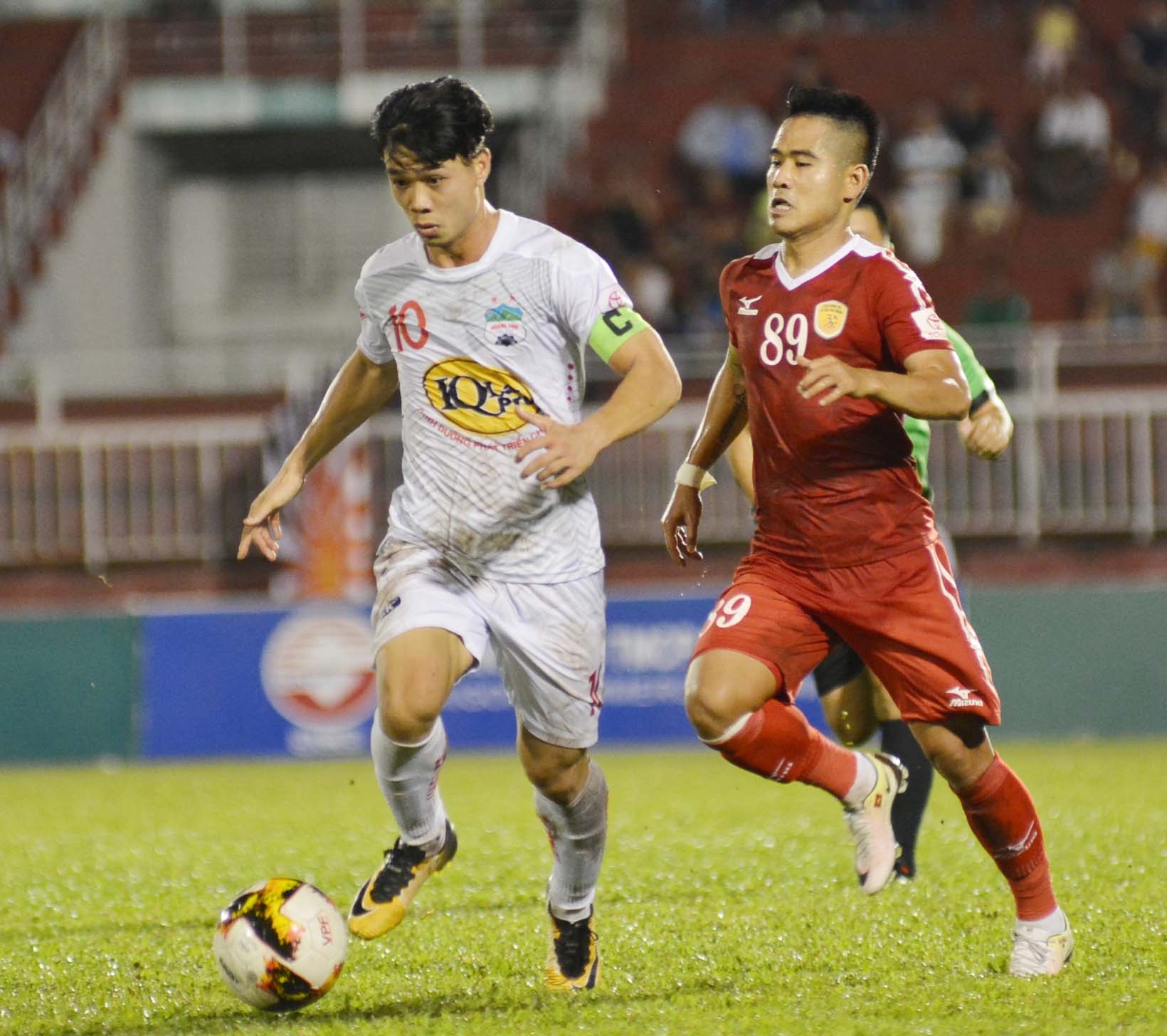 Cong Vinh bat tay voi Cong Phuong anh 1