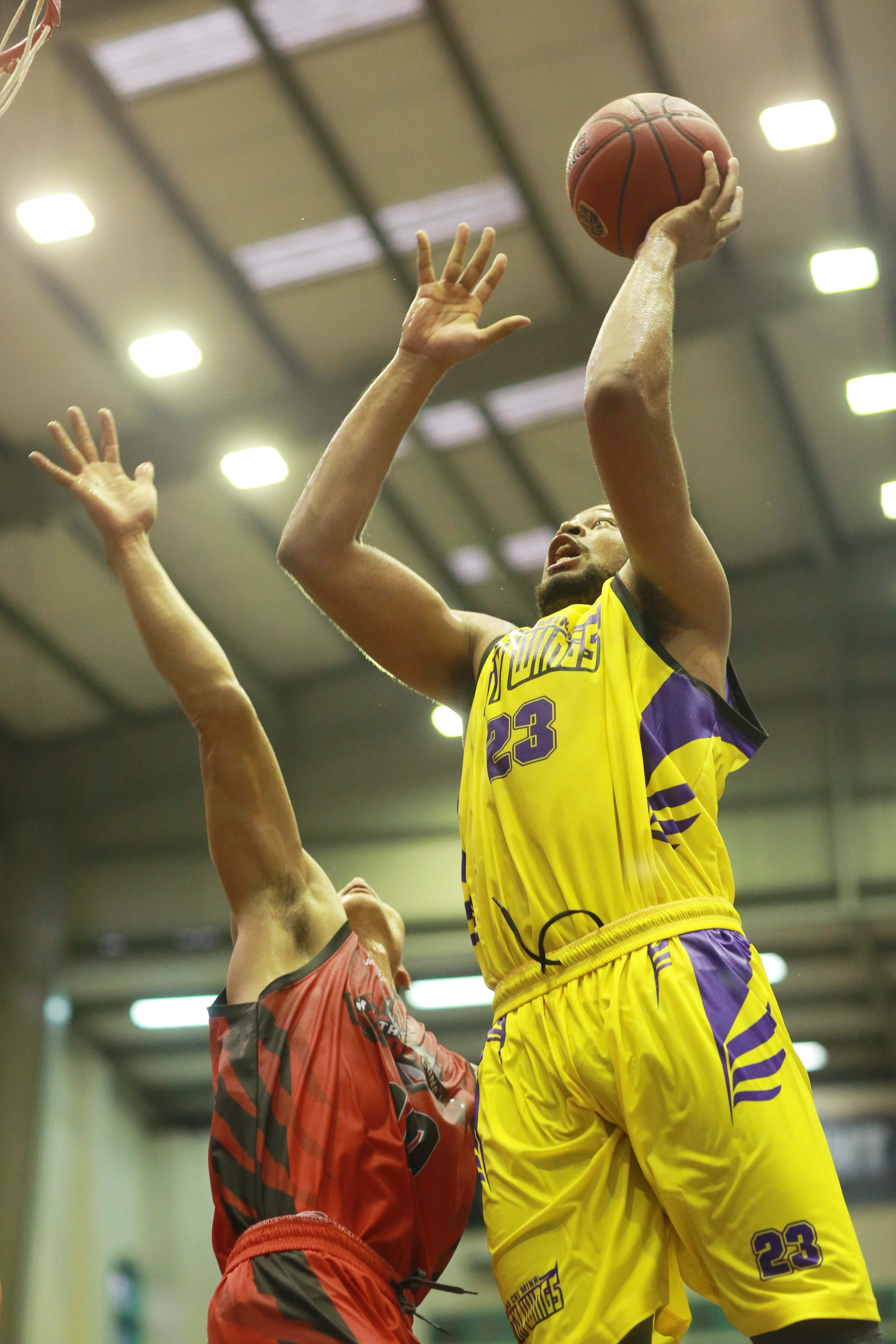 Thang Long Warriors thua HCMC Wings anh 6