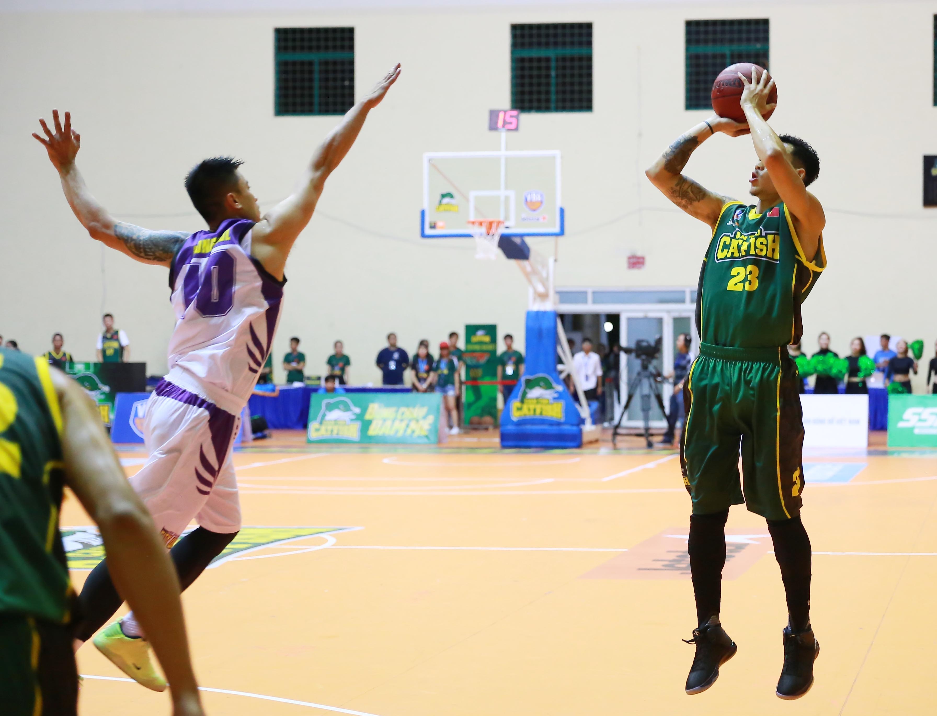 Cantho Catfish thang Hochiminh City Wings anh 2