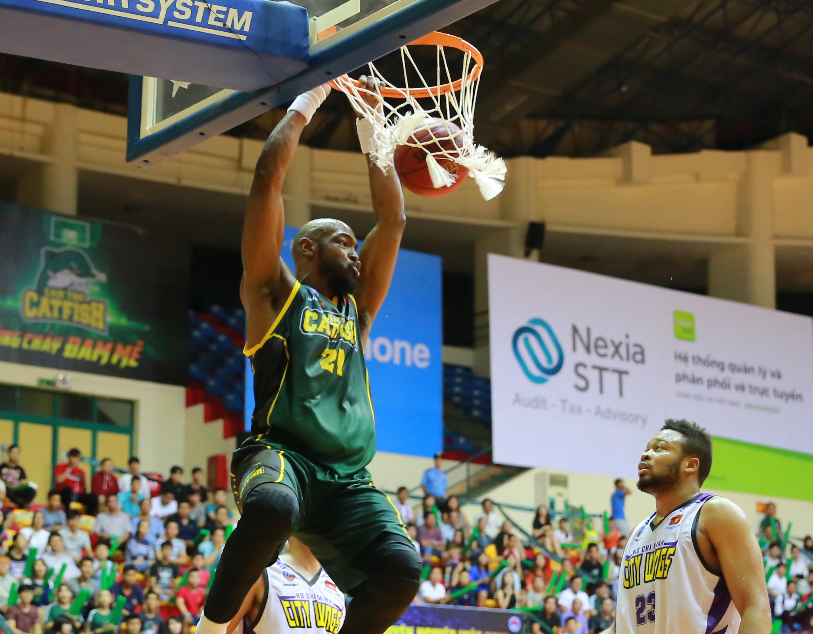 Cantho Catfish thang Hochiminh City Wings anh 4