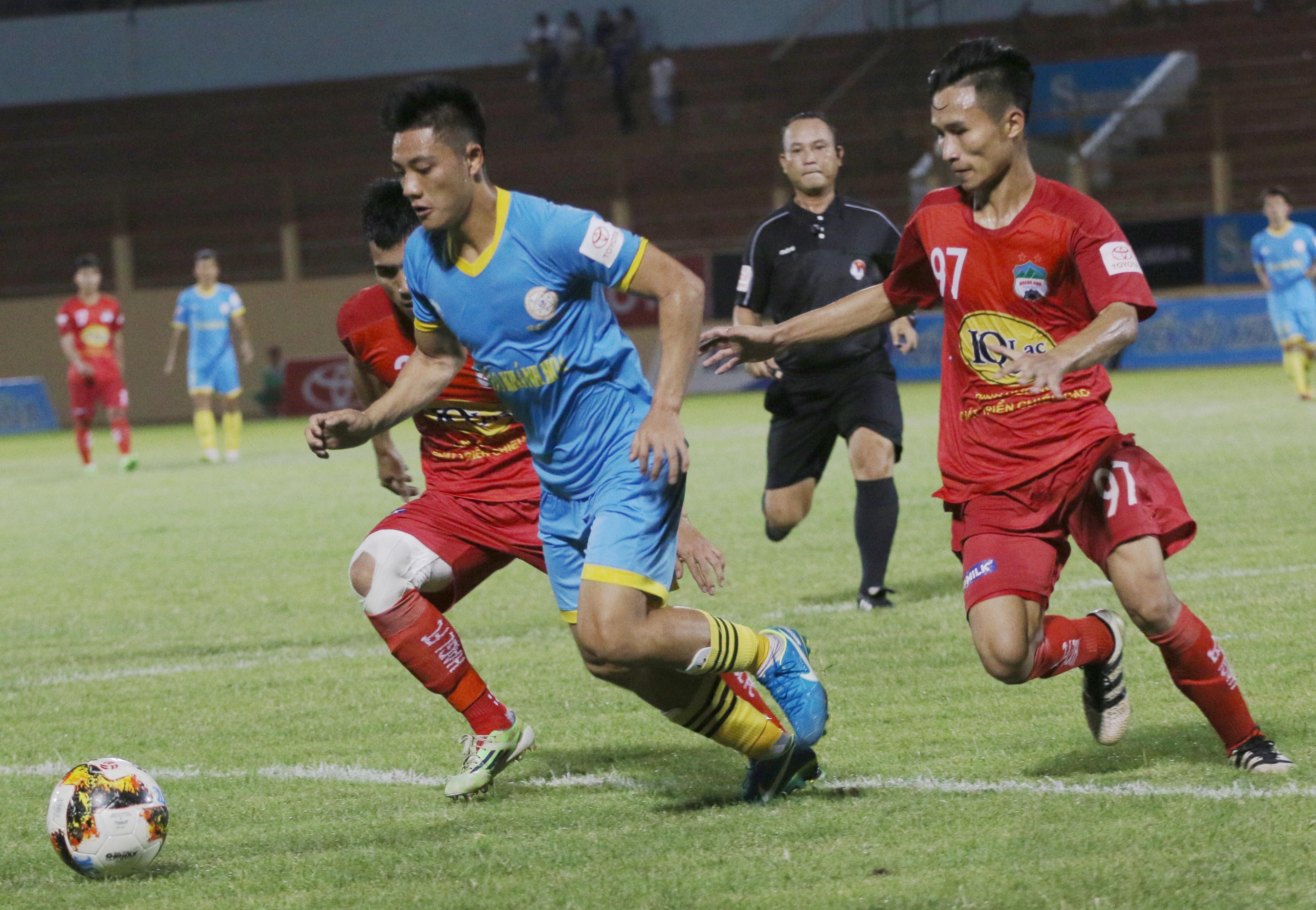 Khanh Hoa thang HAGL 4-2 anh 1