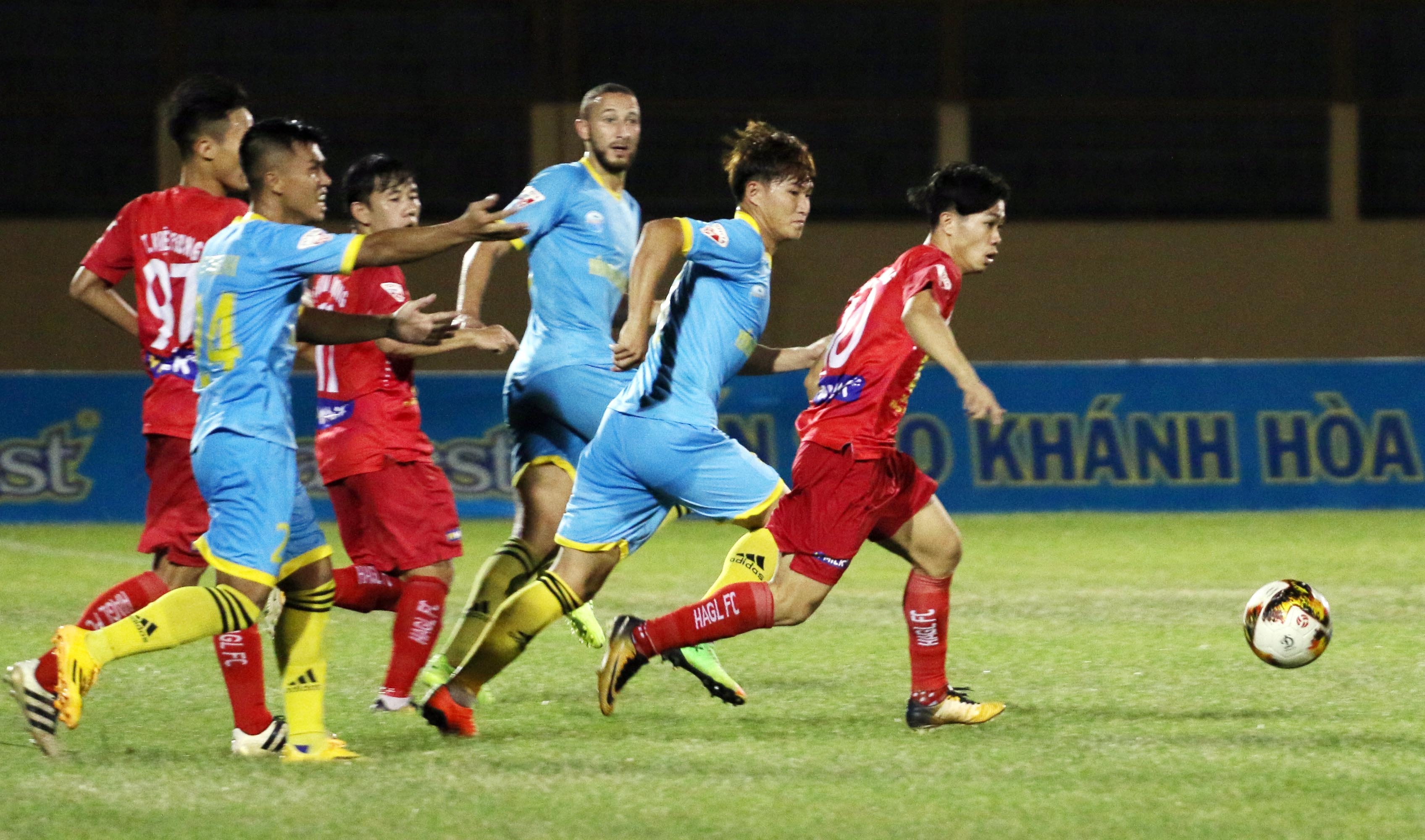 Khanh Hoa thang HAGL 4-2 anh 7