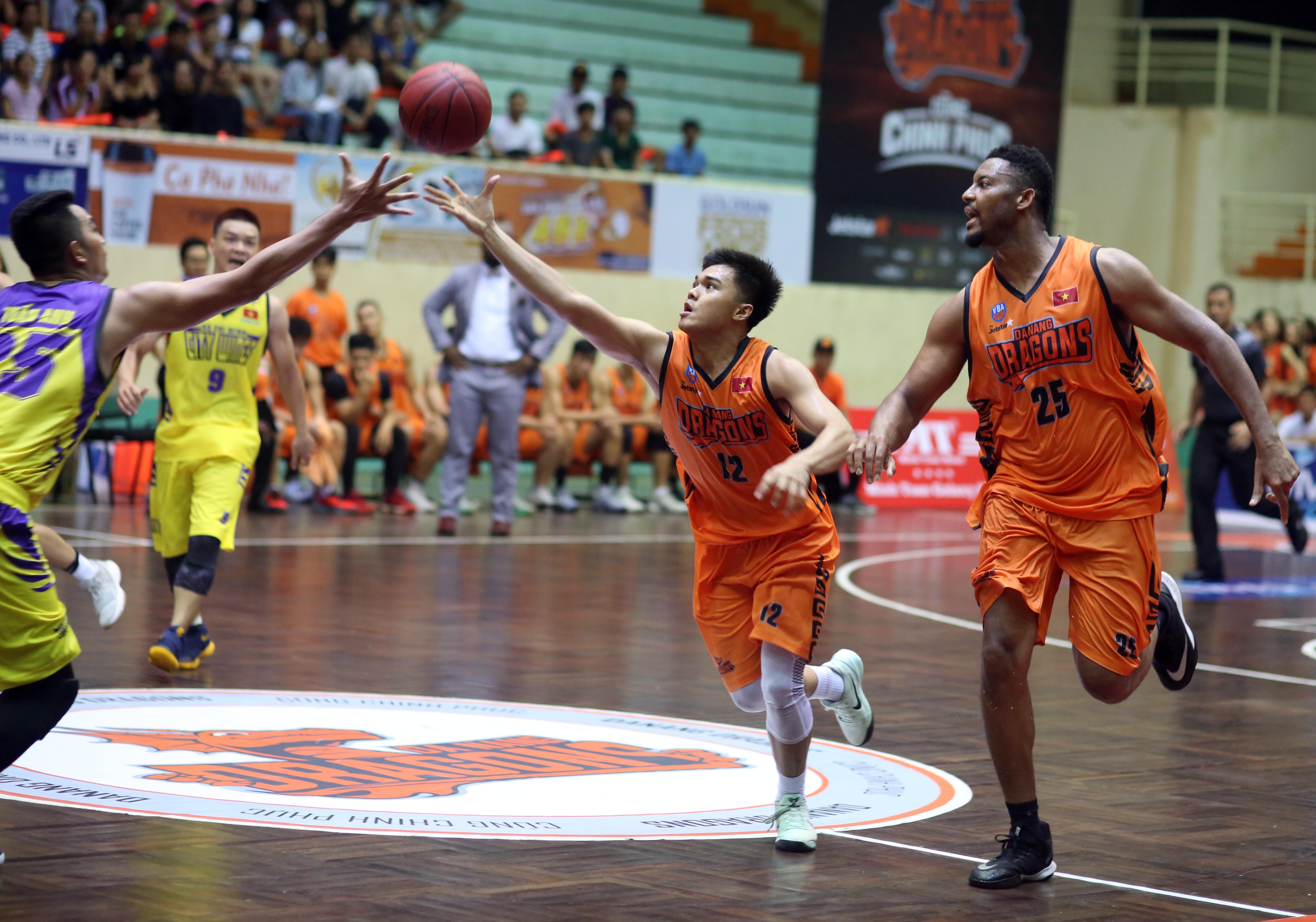 Danang Dragons co chien thang dau tien tai VBA hinh anh