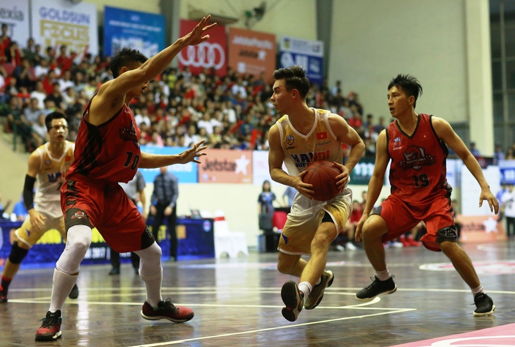 Thang Long Warriors ghi diem an tuong truoc Hanoi Buffaloes hinh anh