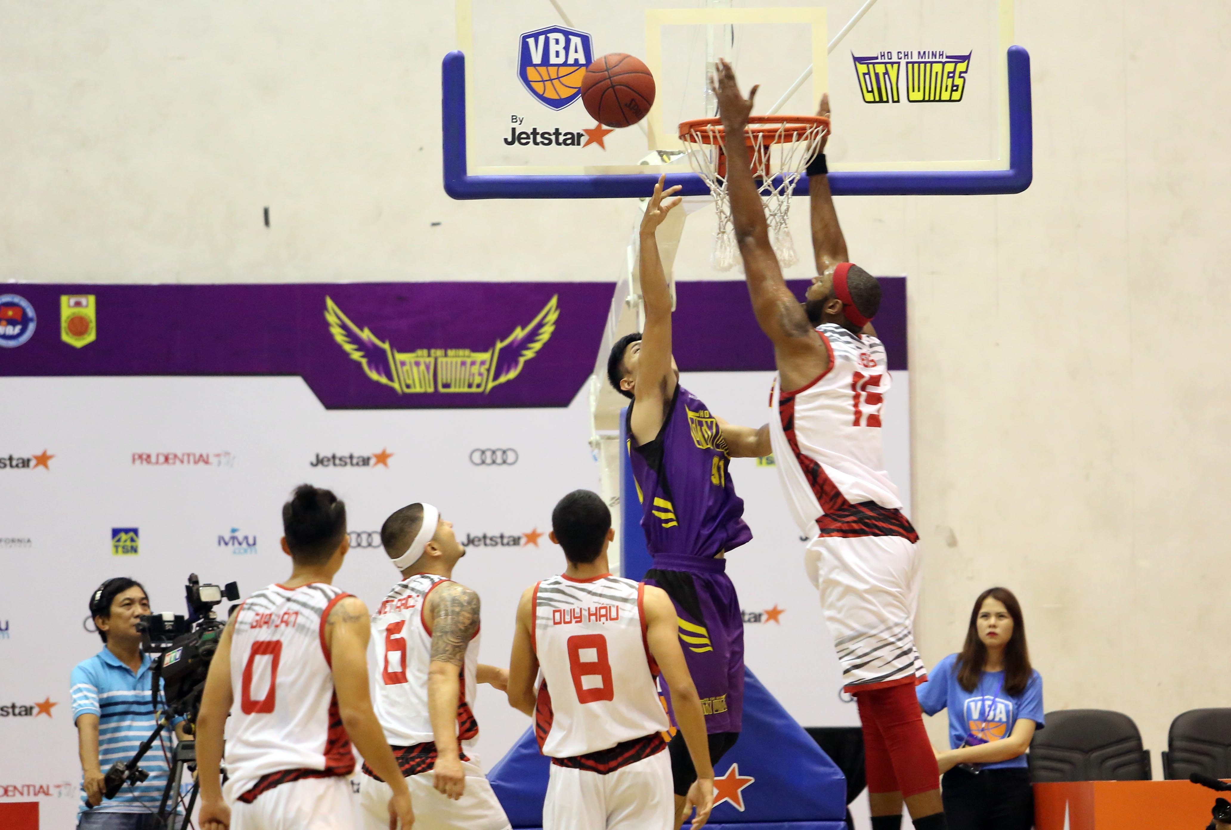 Saigon Heat danh bai Hochiminh City Wings 102-63 anh 4