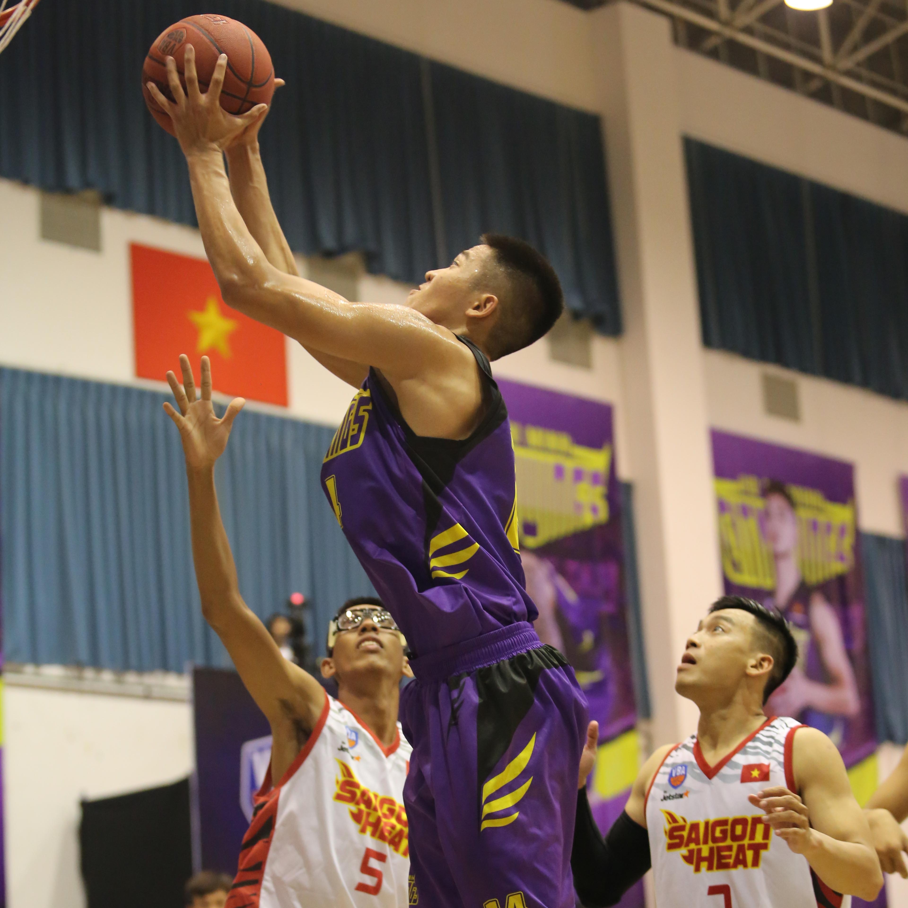 Saigon Heat danh bai Hochiminh City Wings 102-63 anh 7