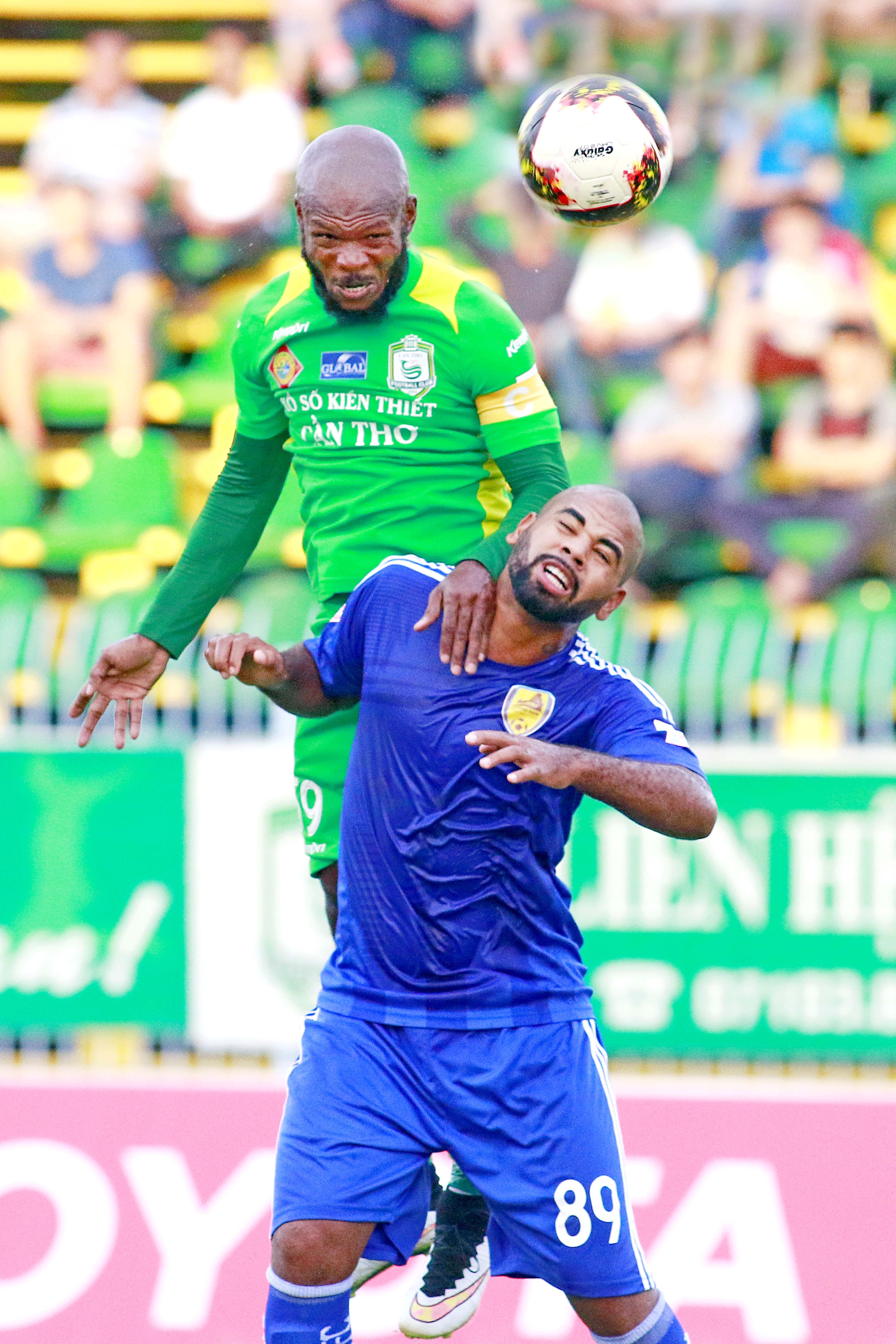 CLB Quang Nam len dan dau bang anh 5