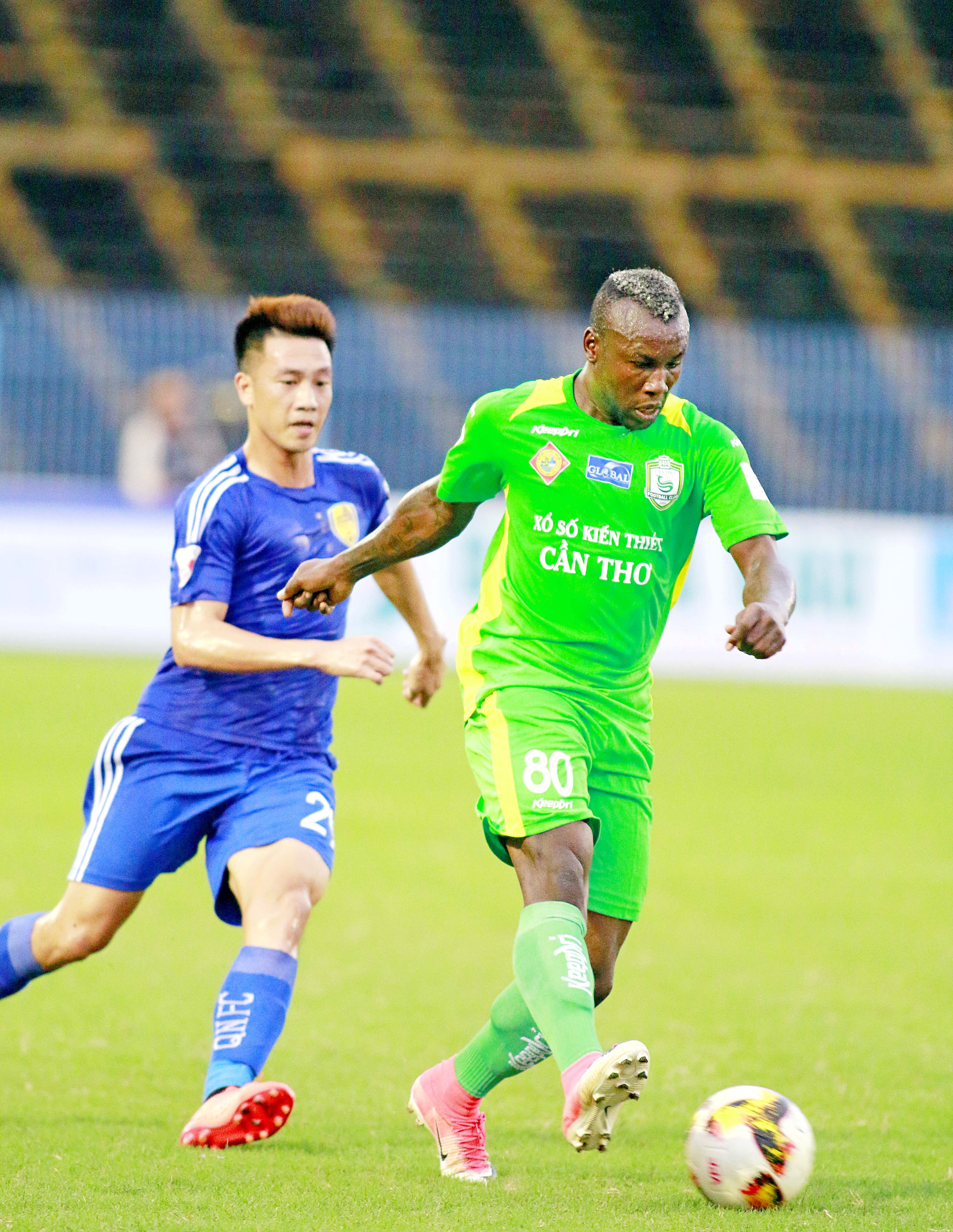 CLB Quang Nam len dan dau bang anh 4