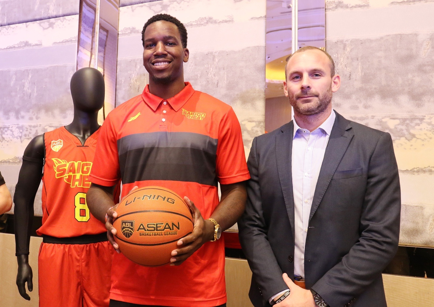 HLV danh tieng quyet dua Saigon Heat bay cao o giai Dong Nam A hinh anh