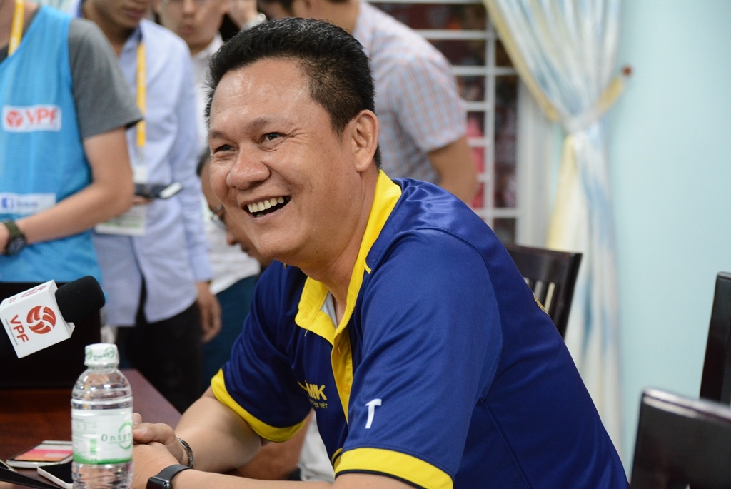 HLV HAGL khong qua buon trong ngay chia tay doi bong hinh anh