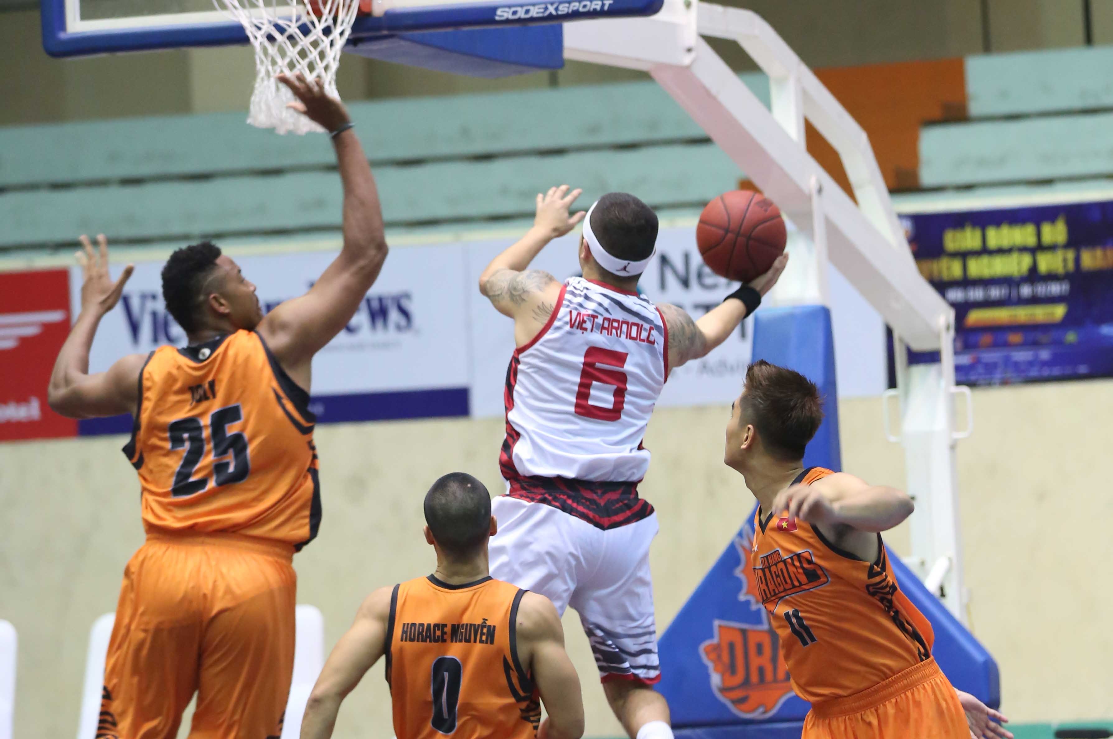 Danang Dragons danh bai Saigon Heat 82-72 anh 5