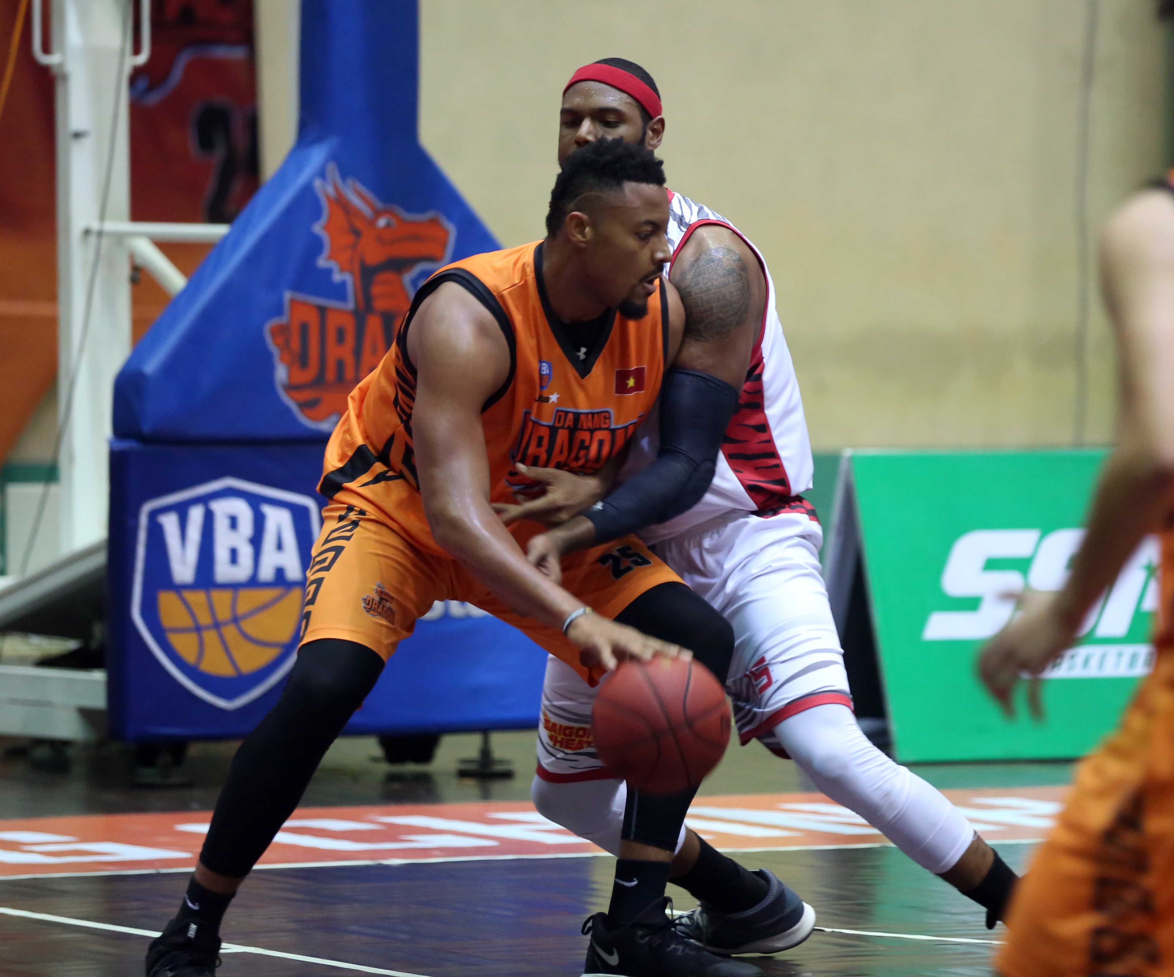 Danang Dragons danh bai Saigon Heat 82-72 anh 8