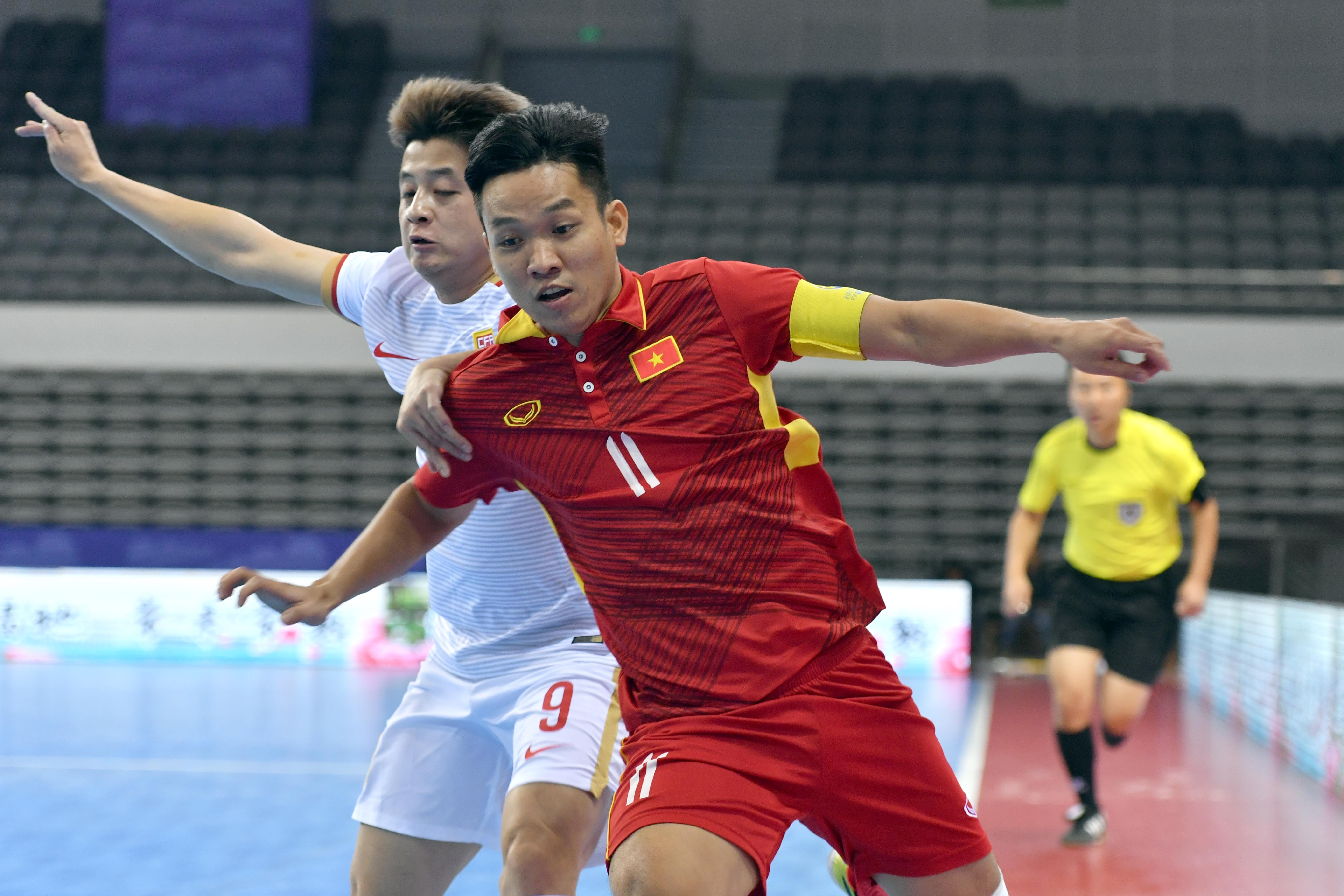 Tuyen Viet Nam thang kich tinh chu nha Trung Quoc o cup tu hung hinh anh