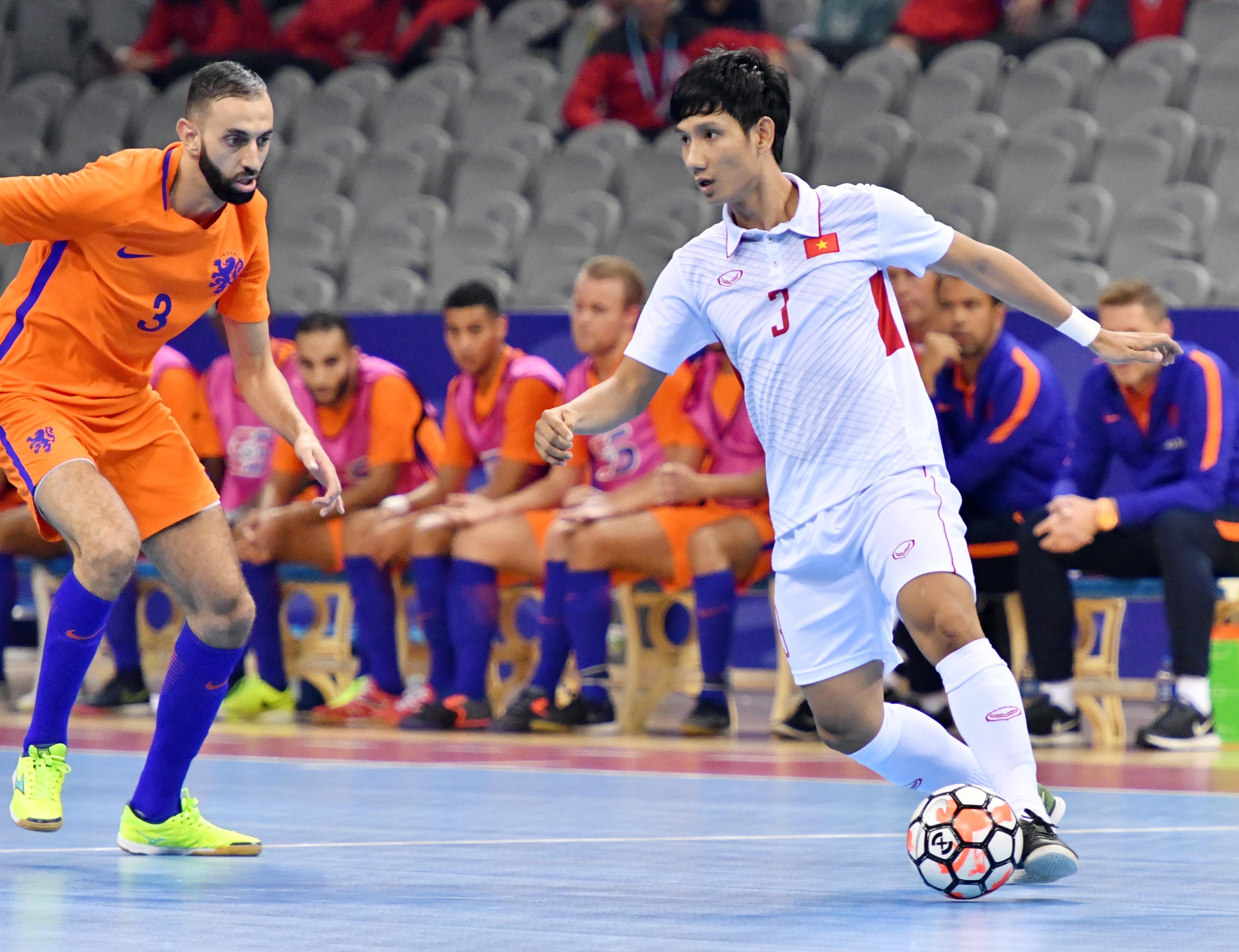Tuyen futsal Viet Nam cam hoa Ha Lan 2-2 hinh anh