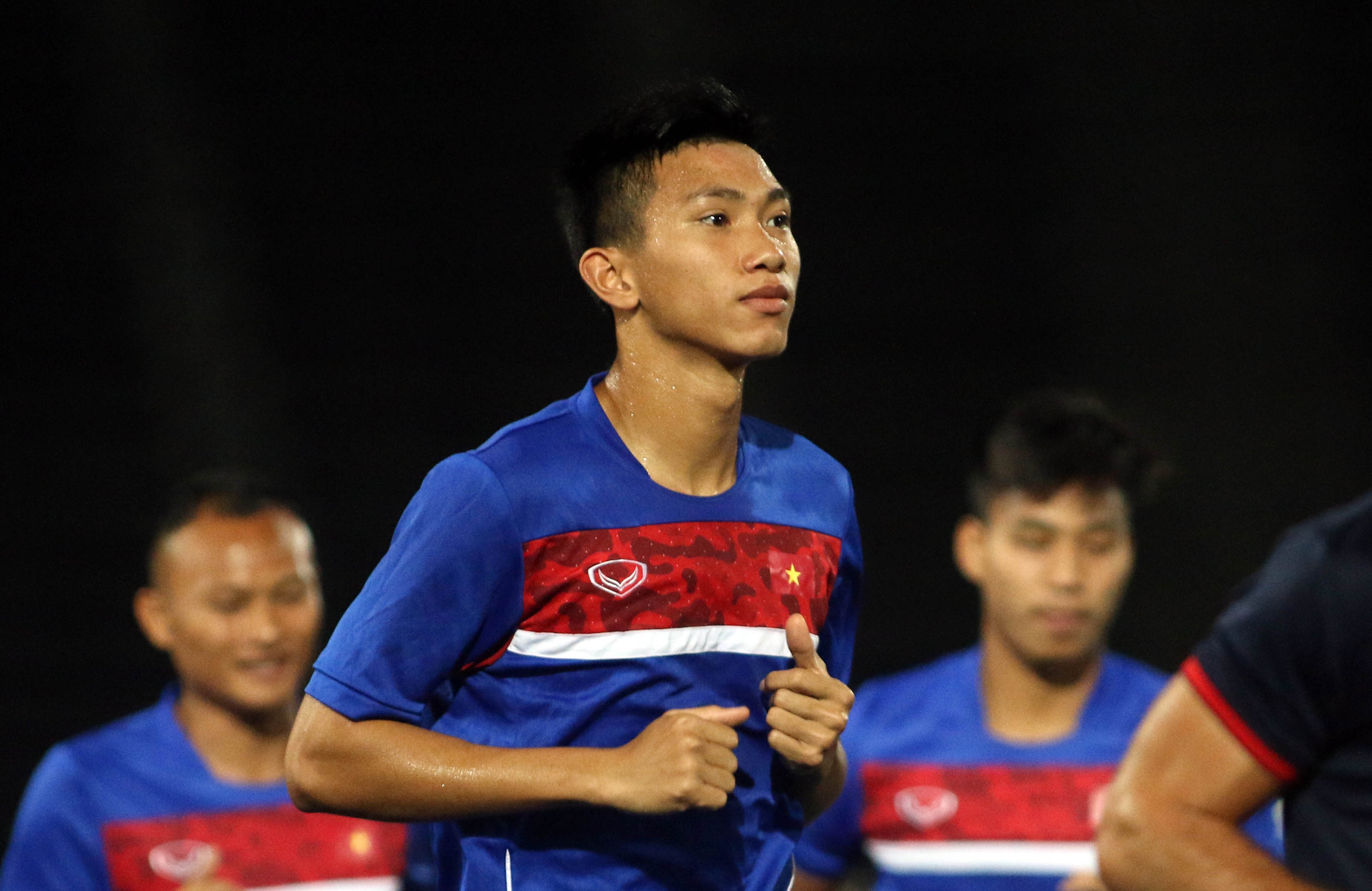 Doan Van Hau vao top cau thu dang xem o vong loai chau A hinh anh