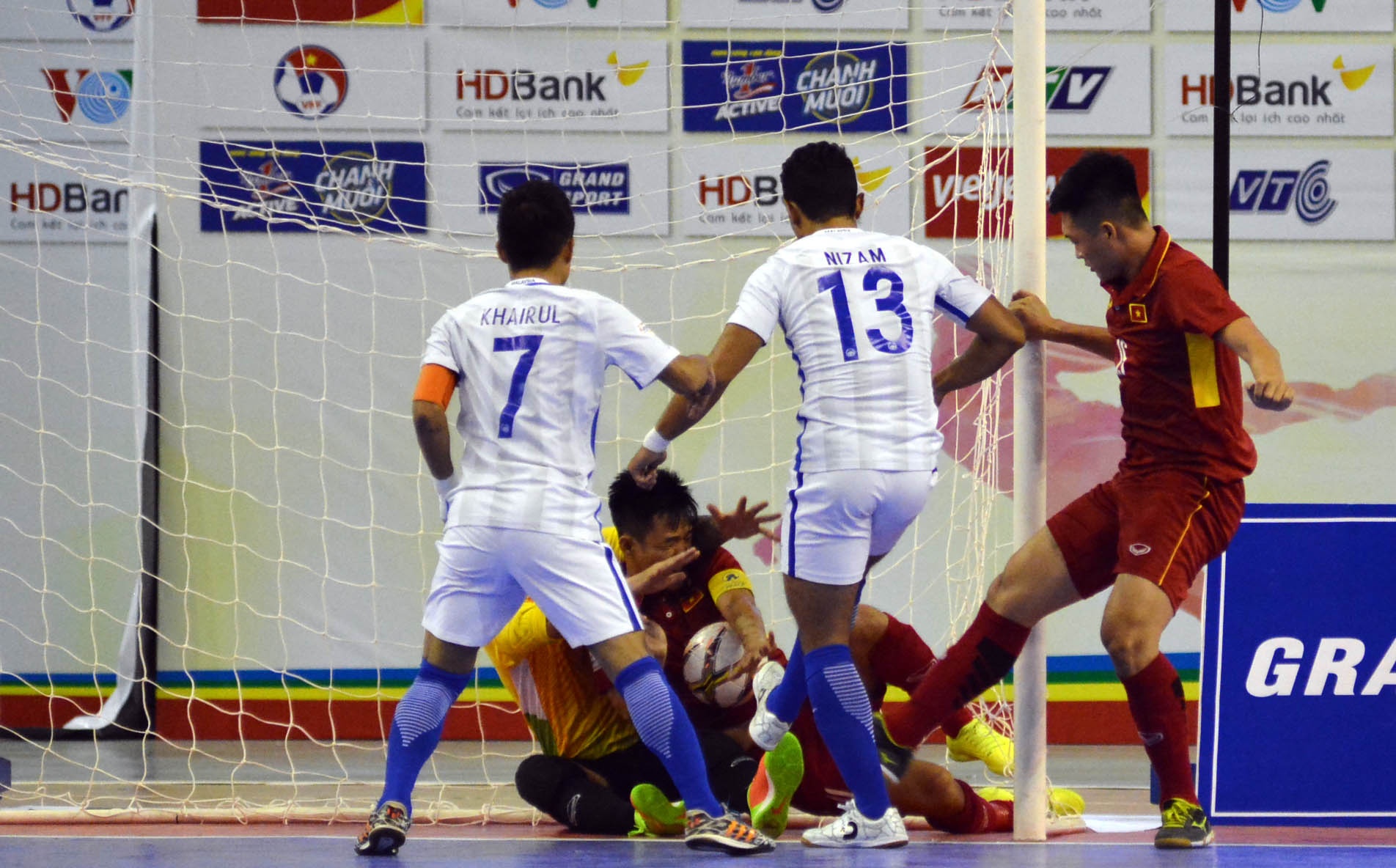 Tuyen futsal Viet Nam thua Malaysia 1-5 anh 2
