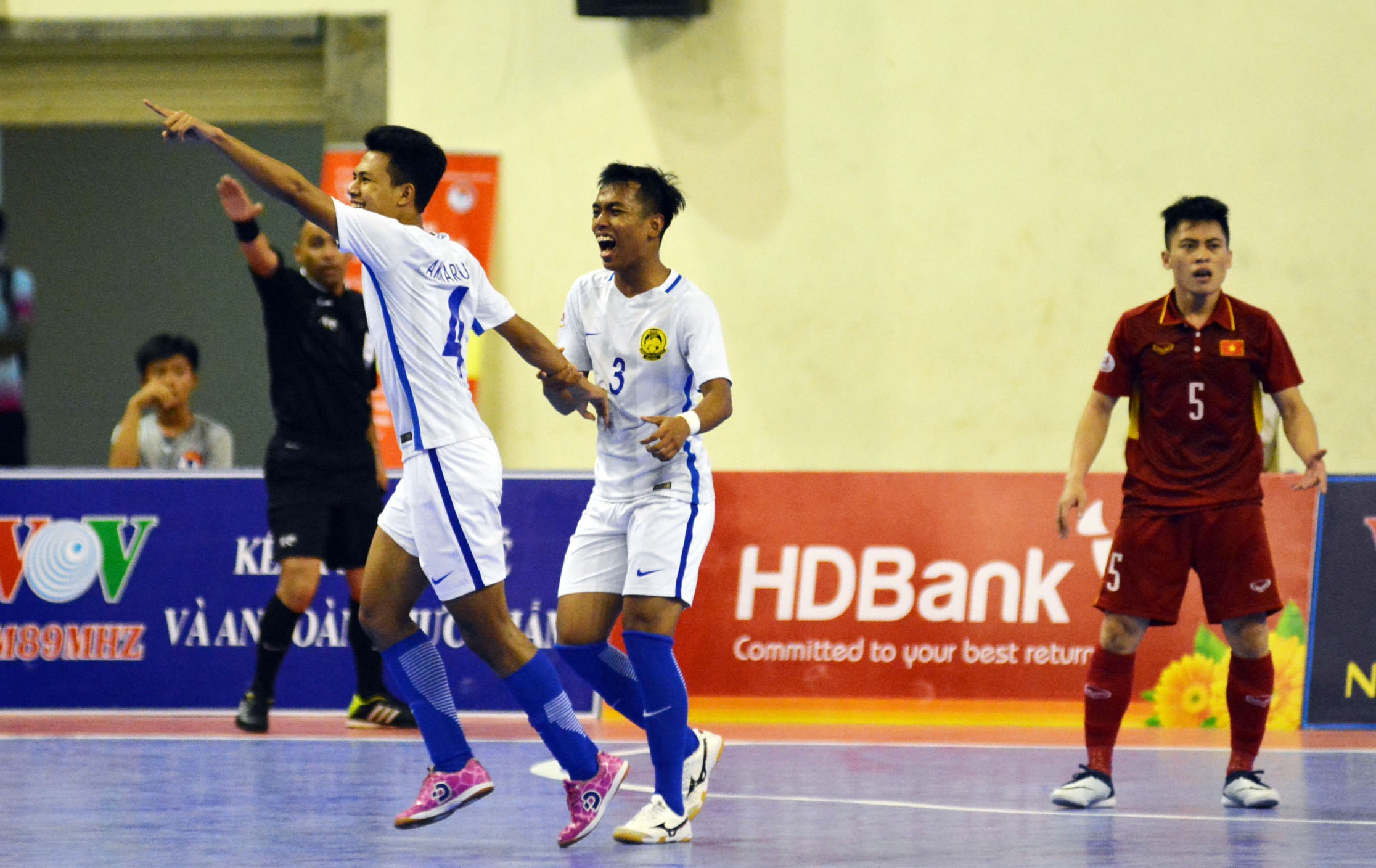 Tuyen futsal Viet Nam thua Malaysia 1-5 anh 6