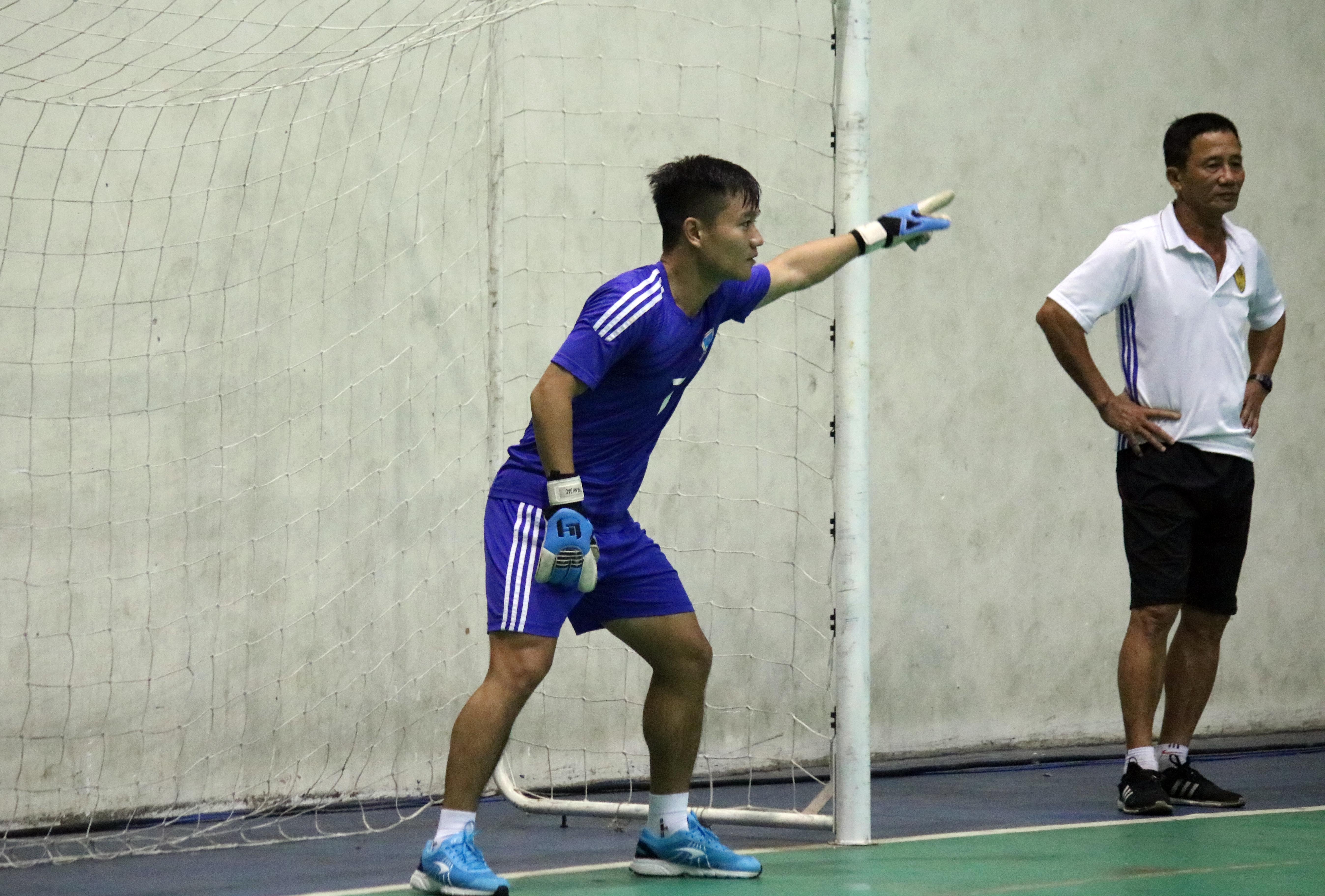 CLB Quang Nam tap chieu 3/11 anh 5