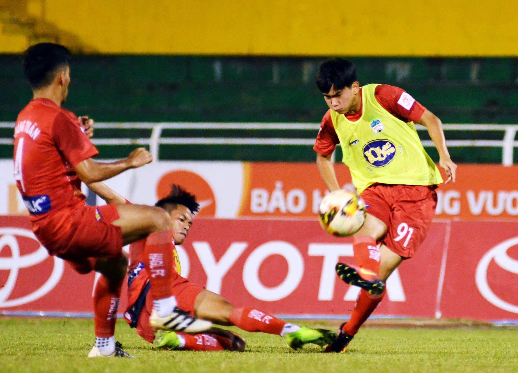 HAGL tap luyen chieu 3/11 anh 8