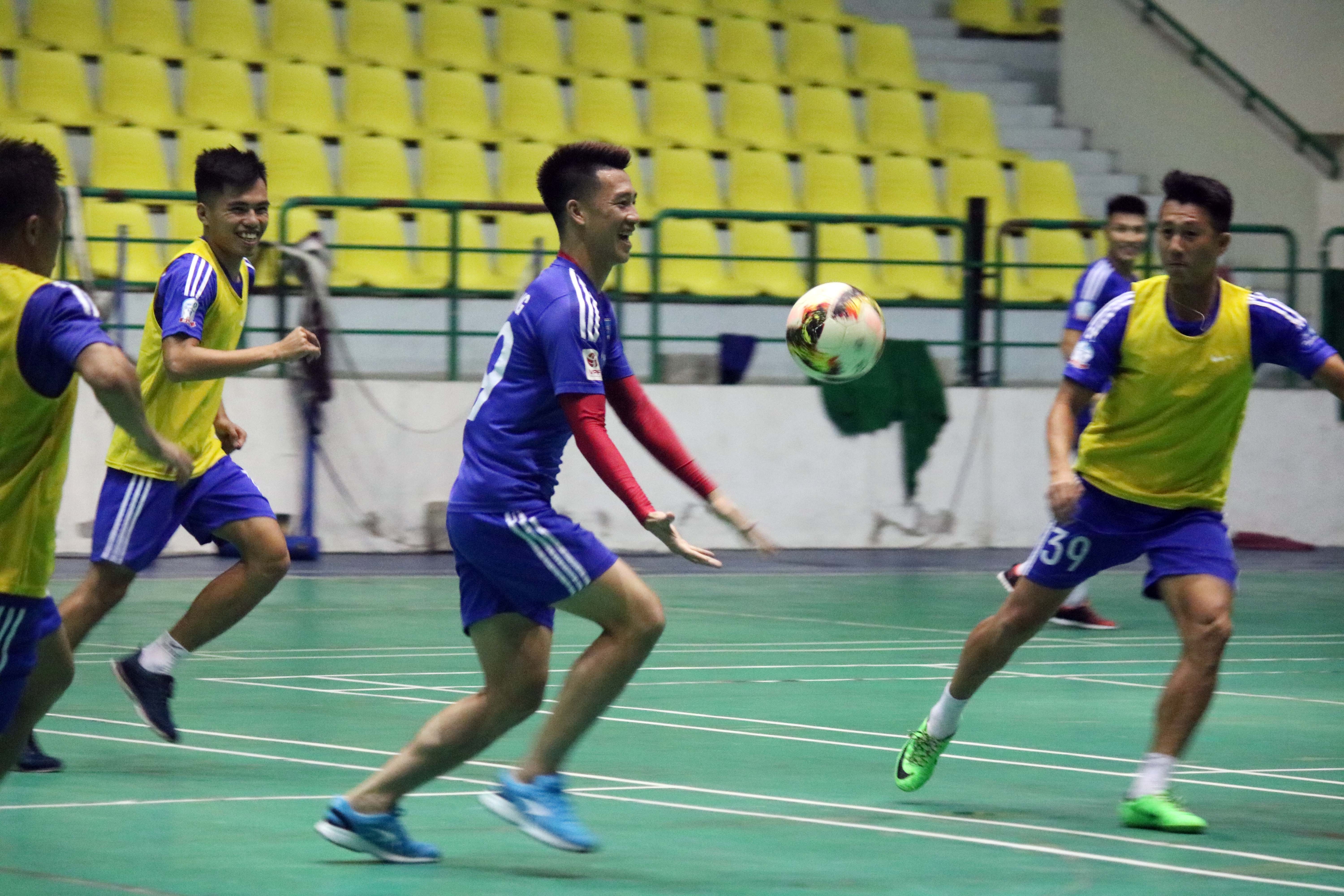 CLB Quang Nam tap chieu 3/11 anh 4