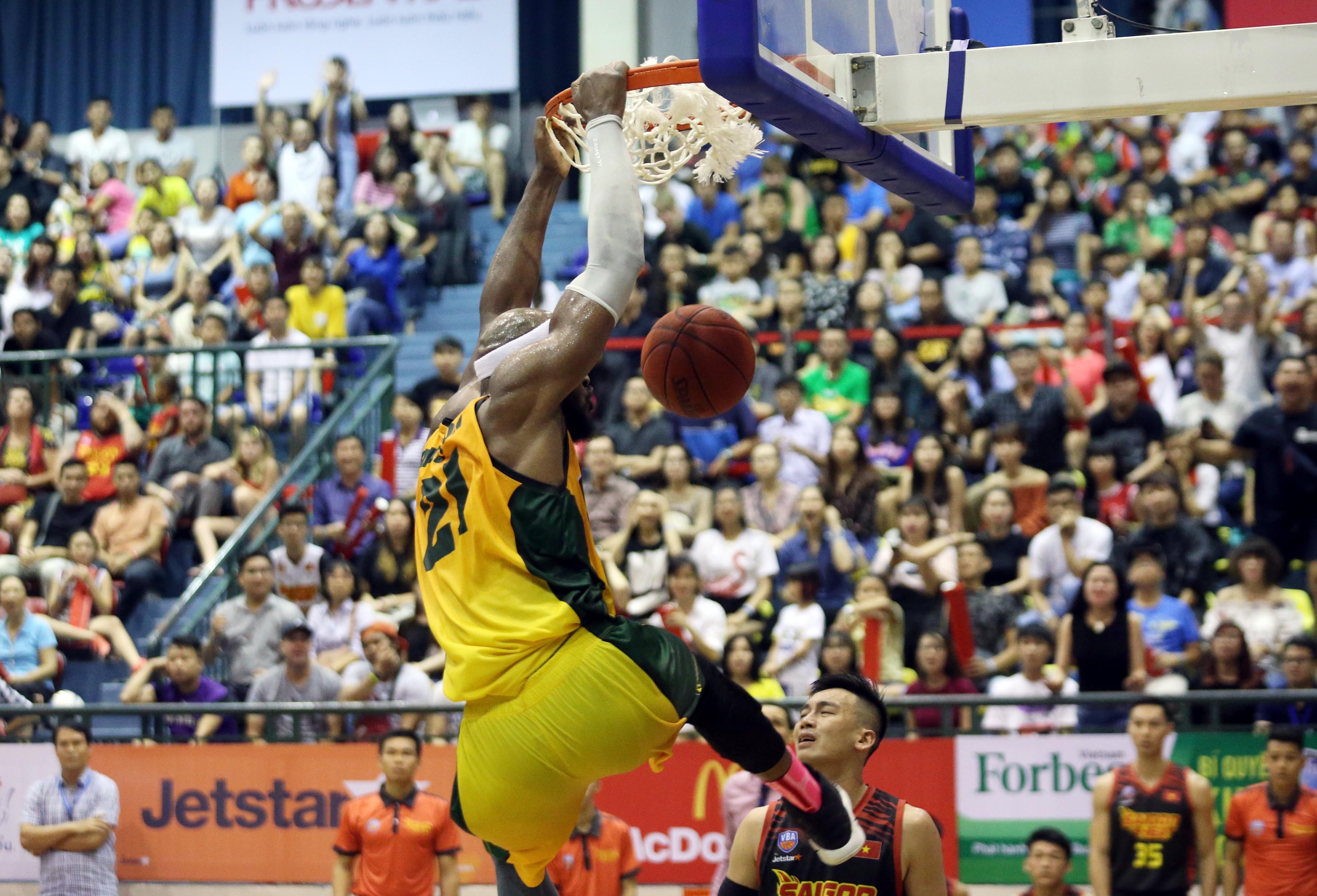 De Angelo Hamilton mung chien thang anh 1