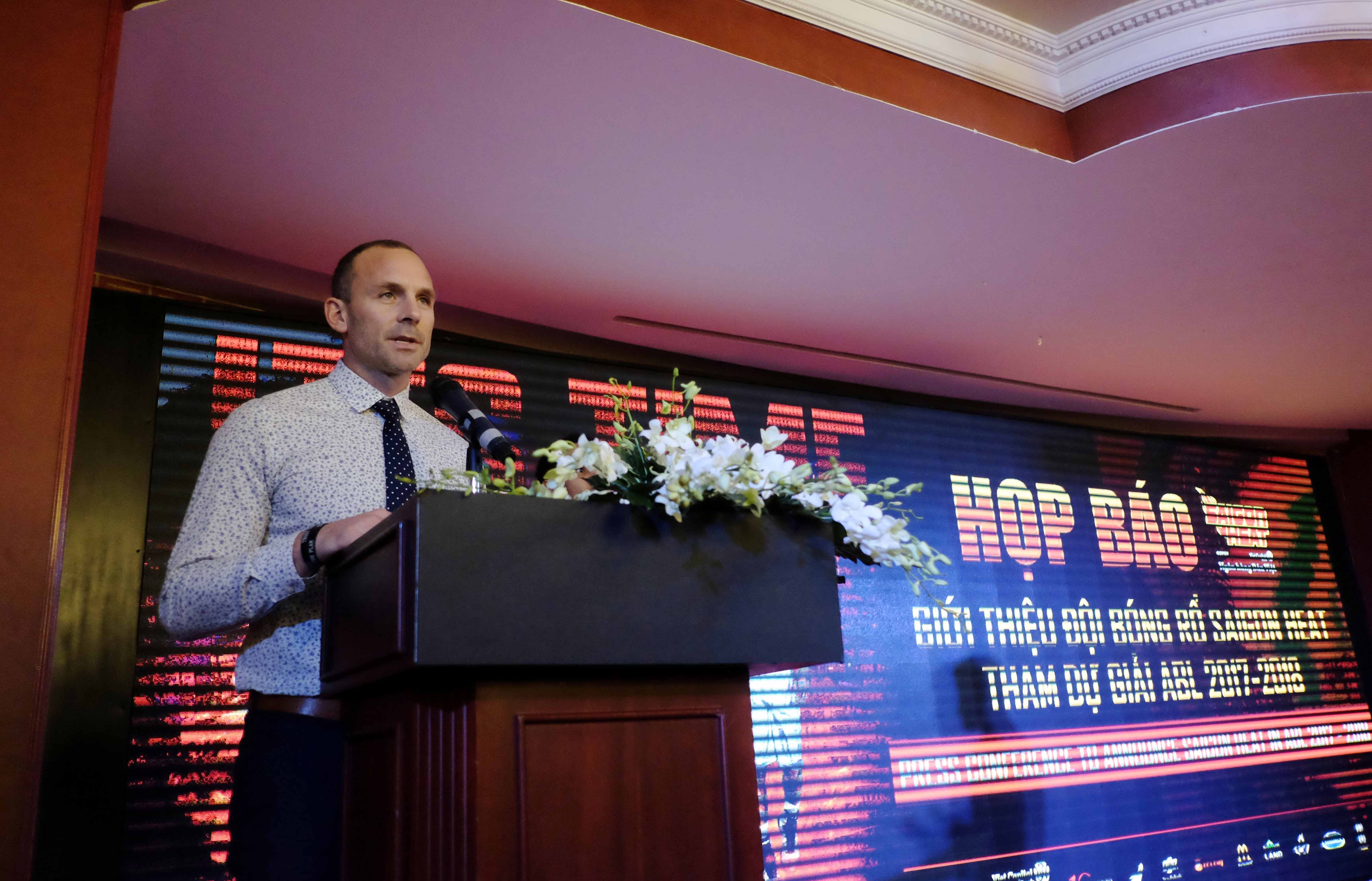 HLV Kyle Julius: ‘Saigon Heat chuan bi cho ABL nhu chay marathon’ hinh anh