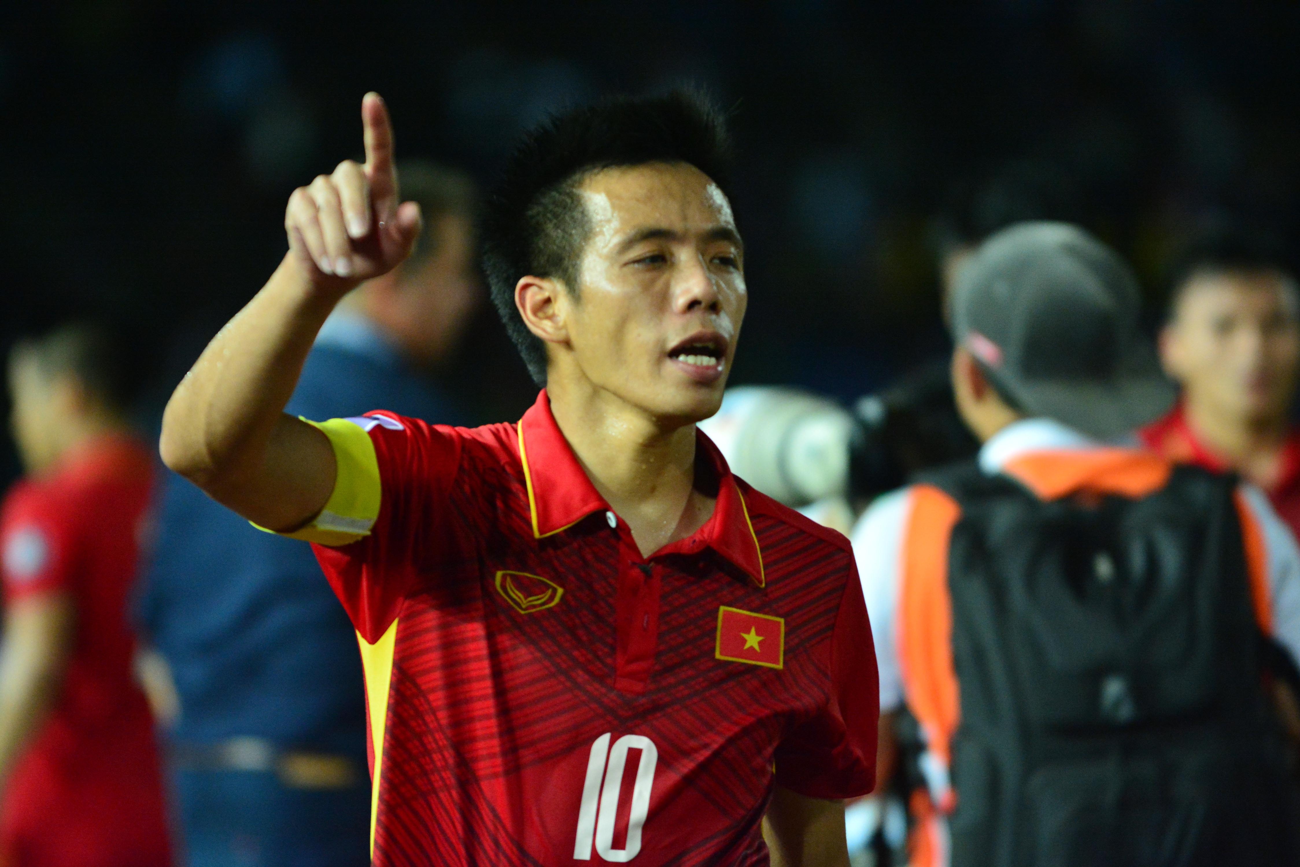 Van Quyet, Thanh Trung sang cua gianh Qua bong vang Viet Nam 2017 hinh anh