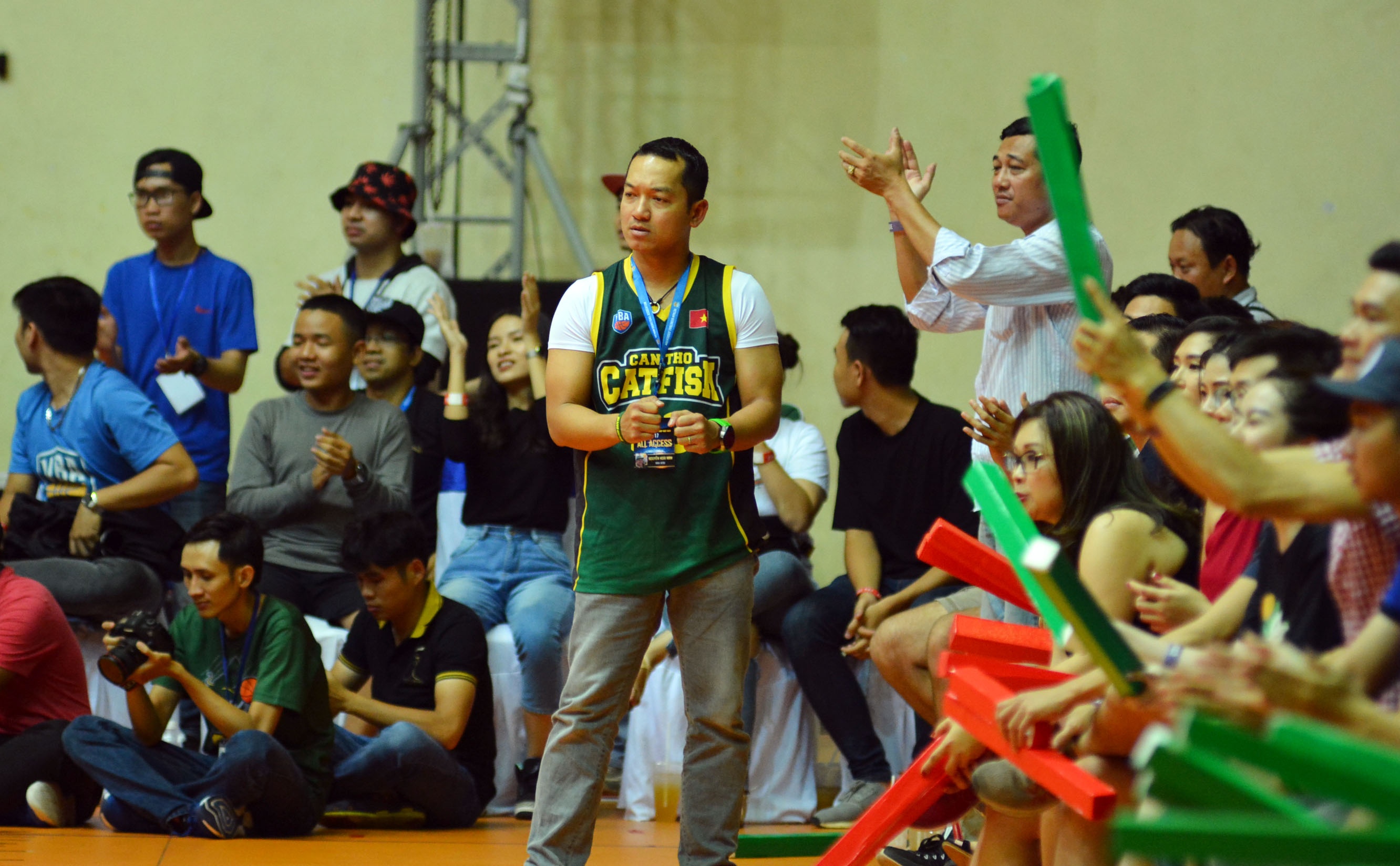 Tracy Thu Luong an mung anh 7