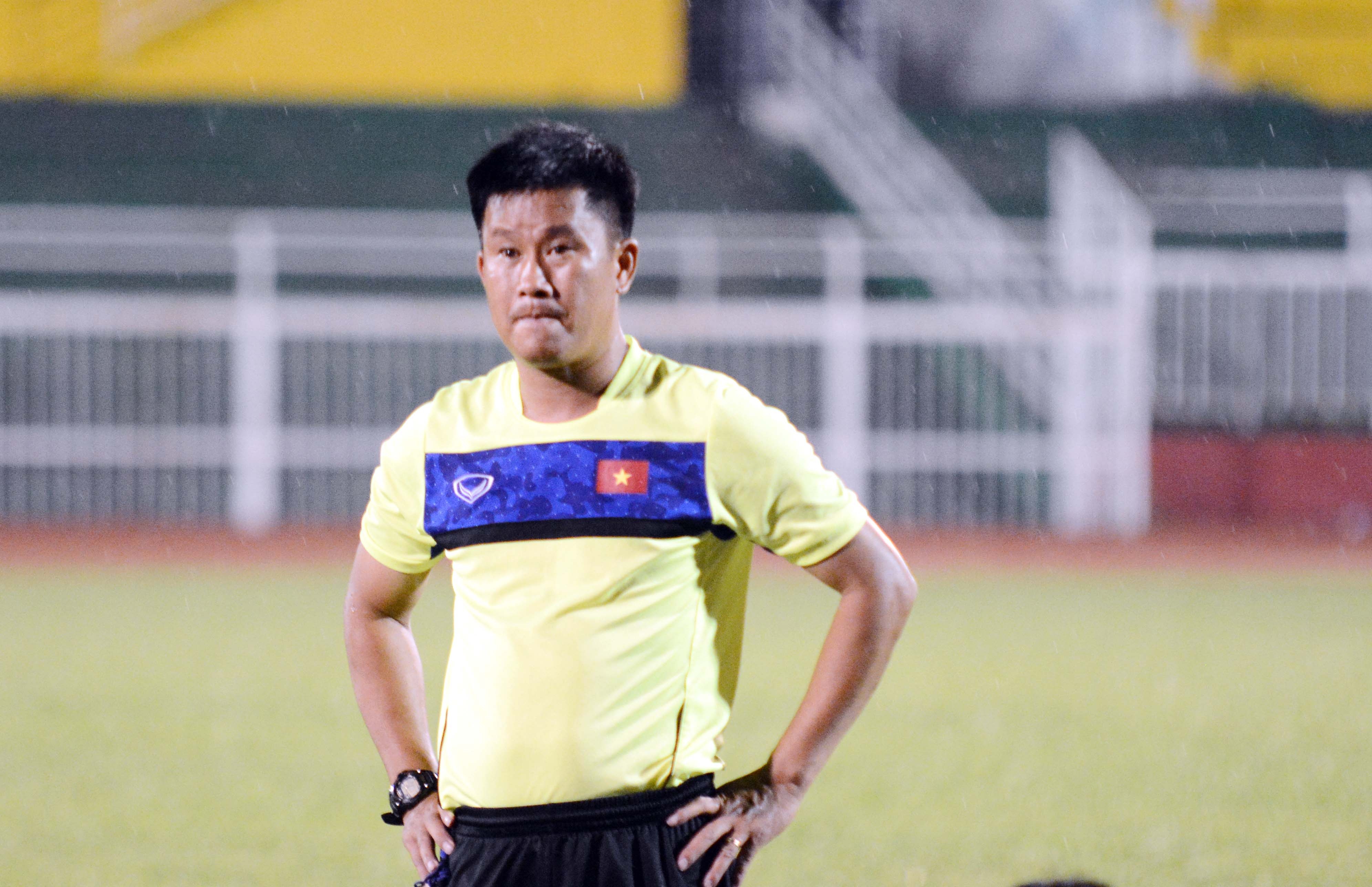 HLV Dinh Hong Vinh dan dat CLB Can Tho hinh anh