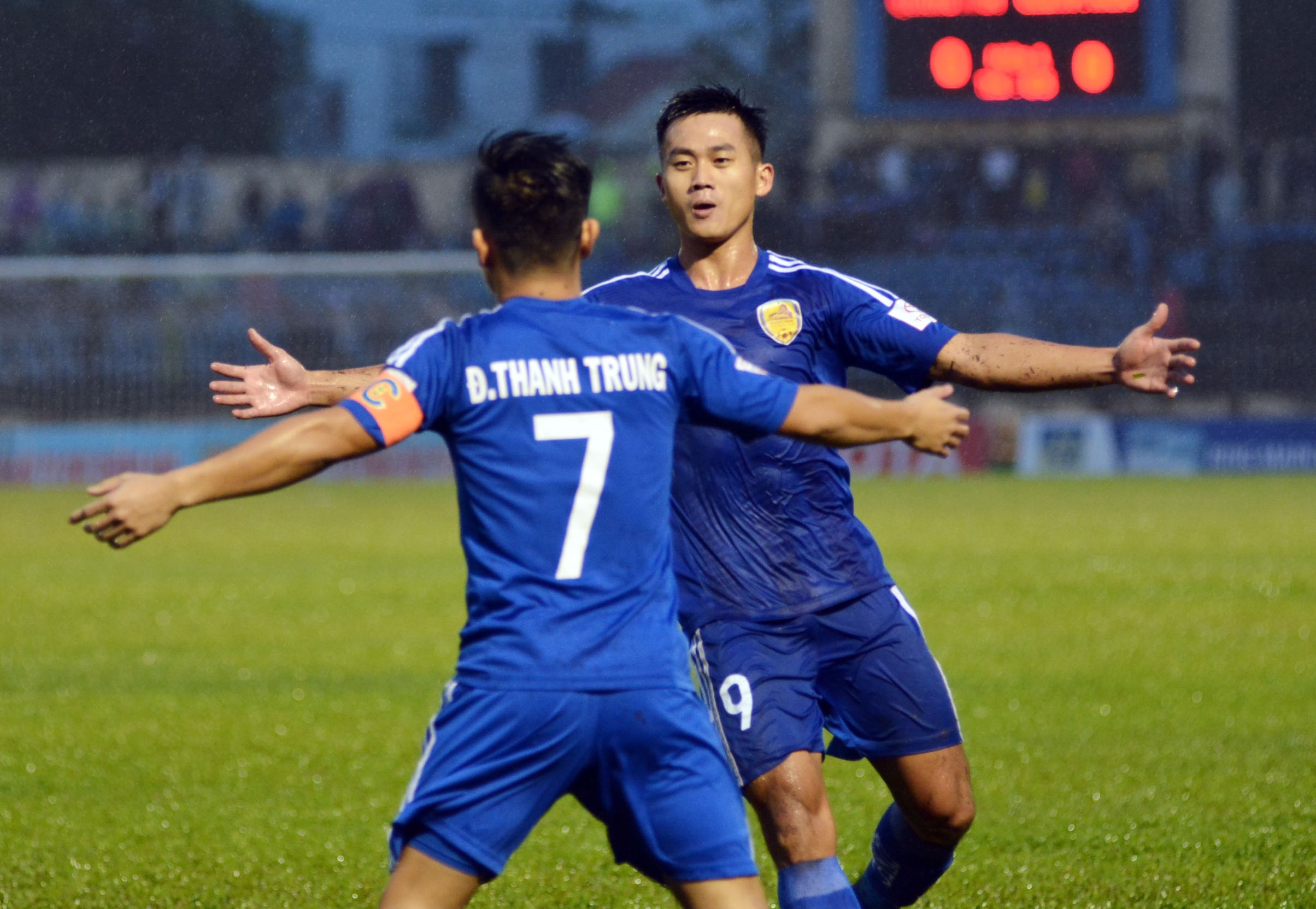 CLB Quảng Nam nhận thưởng hơn 8 tỷ ảnh 1 CLB Quang Nam nhan thuong hon 8 ty anh 1