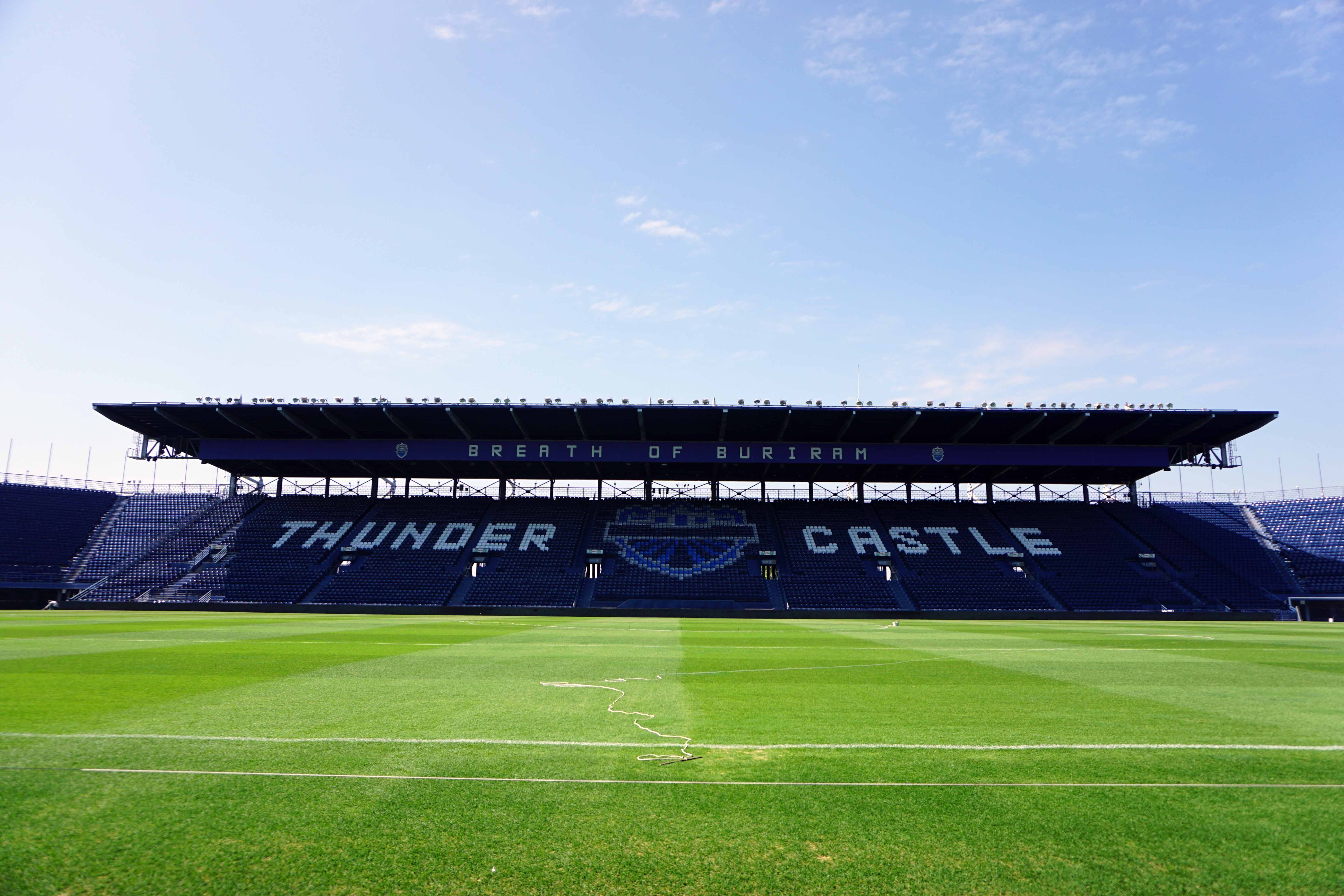 San bong da hien dai nhat Thai Lan anh 4