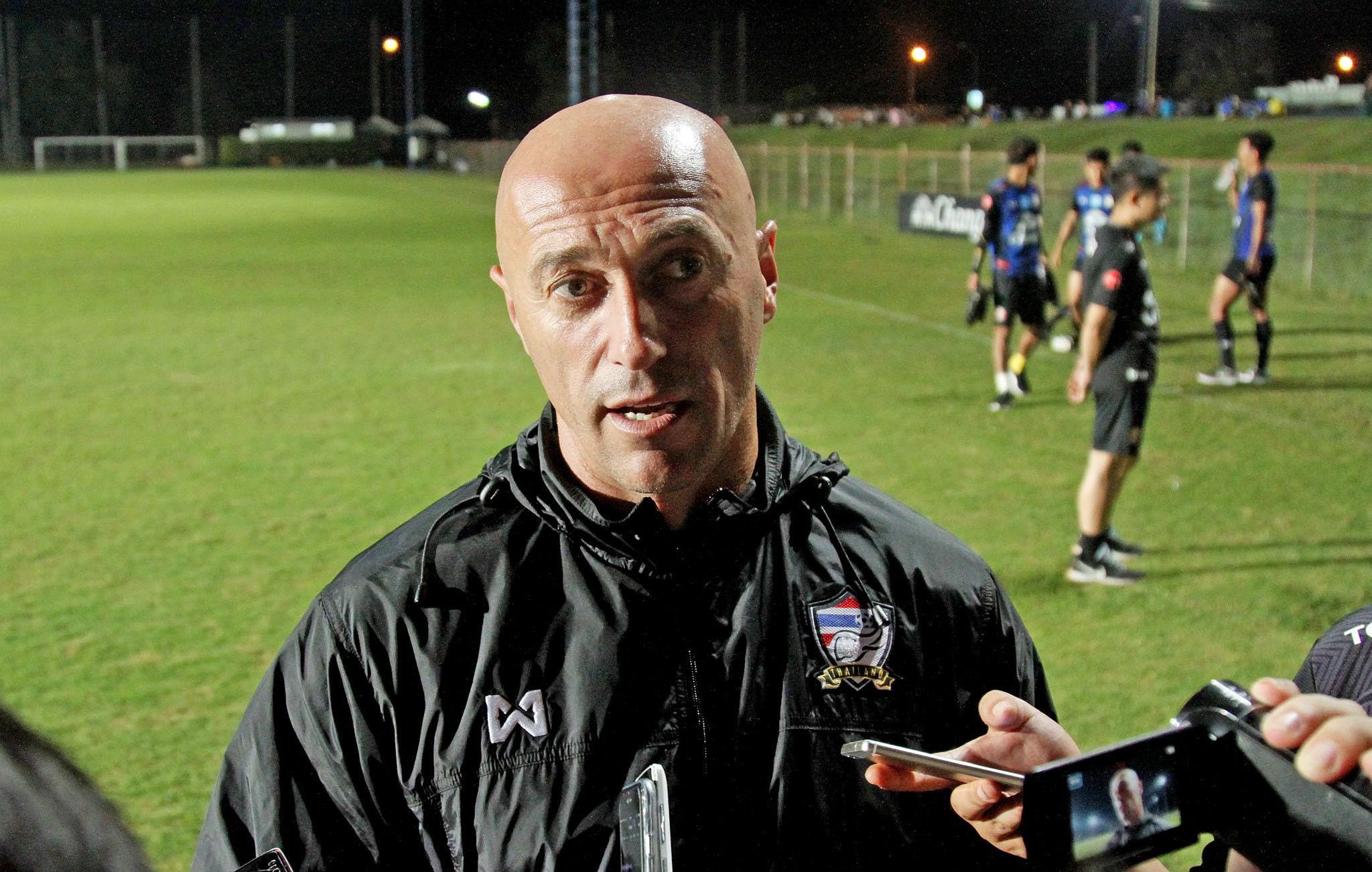 HLV U23 Thai Lan: ‘Chung toi co nhung cau thu rat tai nang’ hinh anh